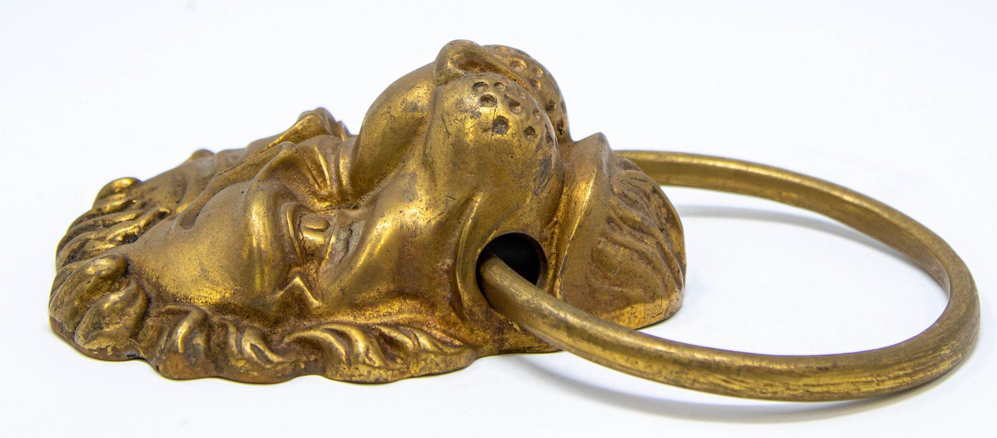 Grand heurtoir de porte en laiton coulé vintage à tête de lion en vente 3