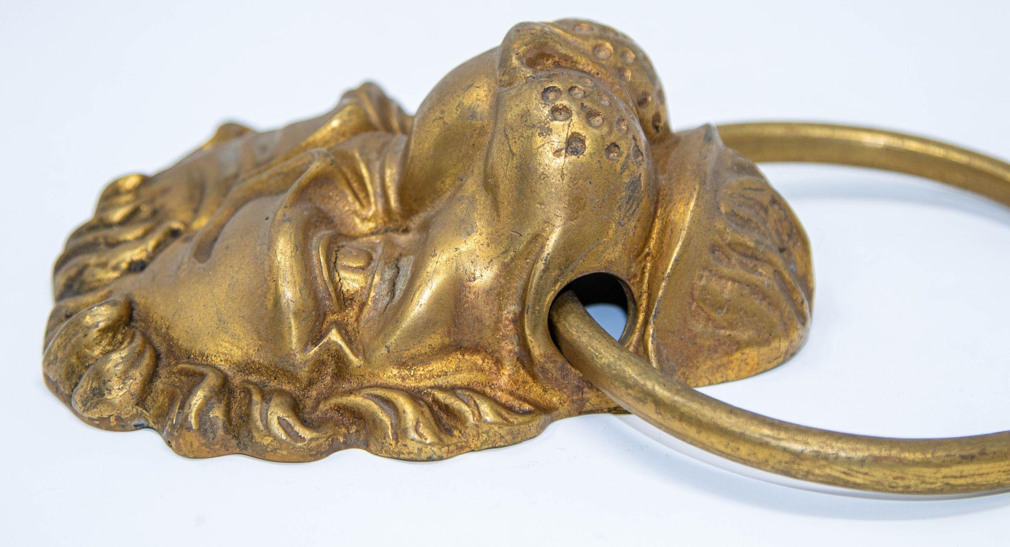 Grand heurtoir de porte en laiton coulé vintage à tête de lion en vente 4