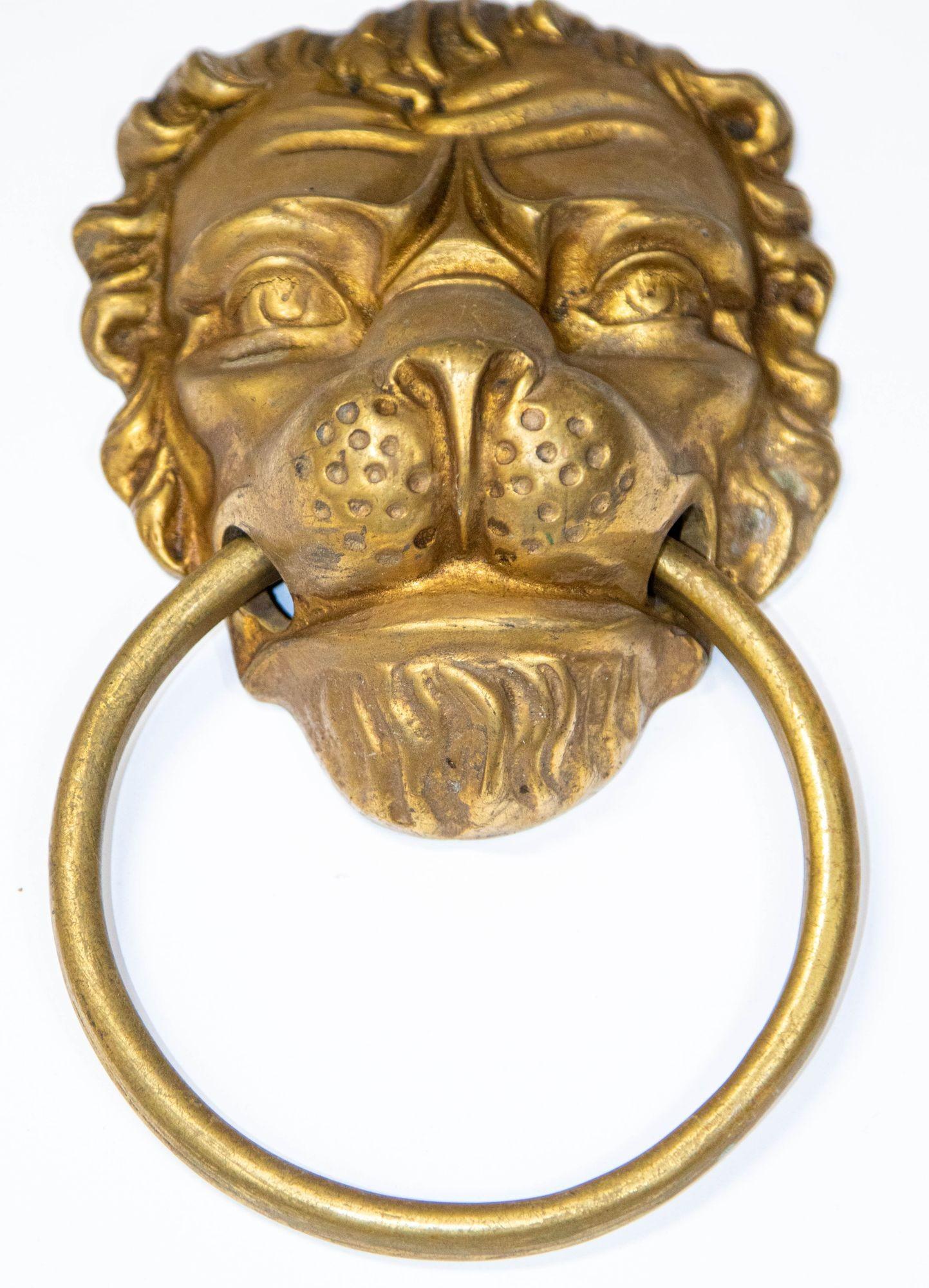 Victorien Grand heurtoir de porte en laiton coulé vintage à tête de lion en vente