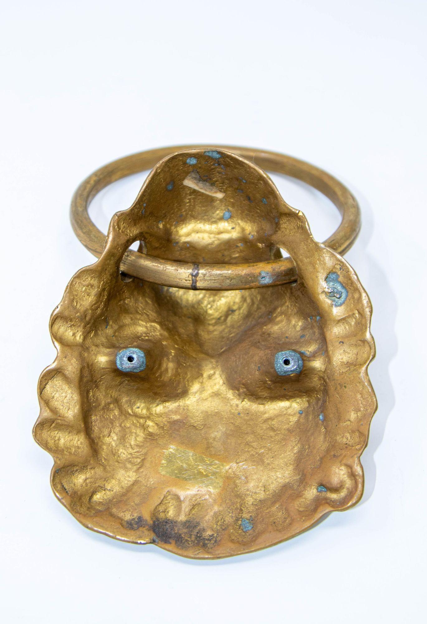 Grand heurtoir de porte en laiton coulé vintage à tête de lion Bon état - En vente à North Hollywood, CA