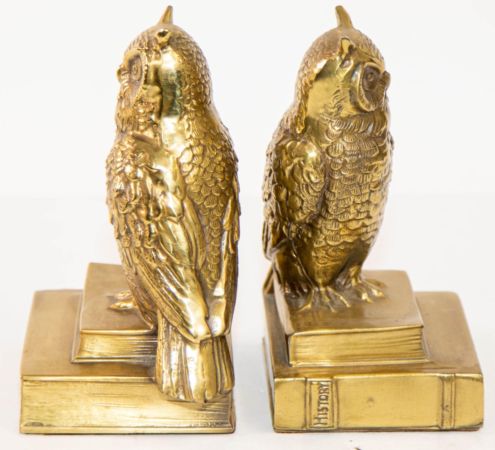 Hollywood Regency Vintage Cast Brass Owl Figurine Sculpture Bookends Mid-Century Modern 1950s For Sale
