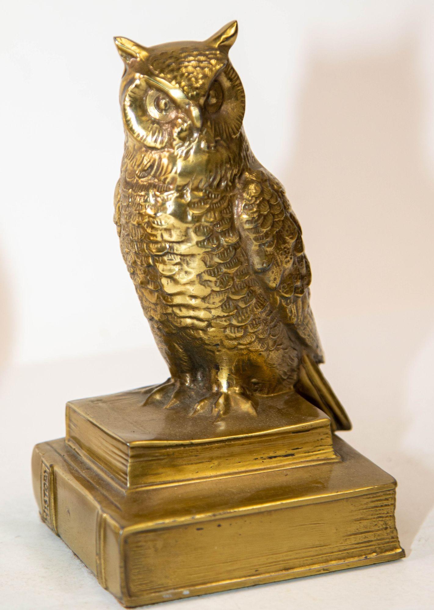 Vintage Cast Brass Owl Figurine Sculpture Bookends Mid-Century Modern 1950s In Good Condition For Sale In North Hollywood, CA