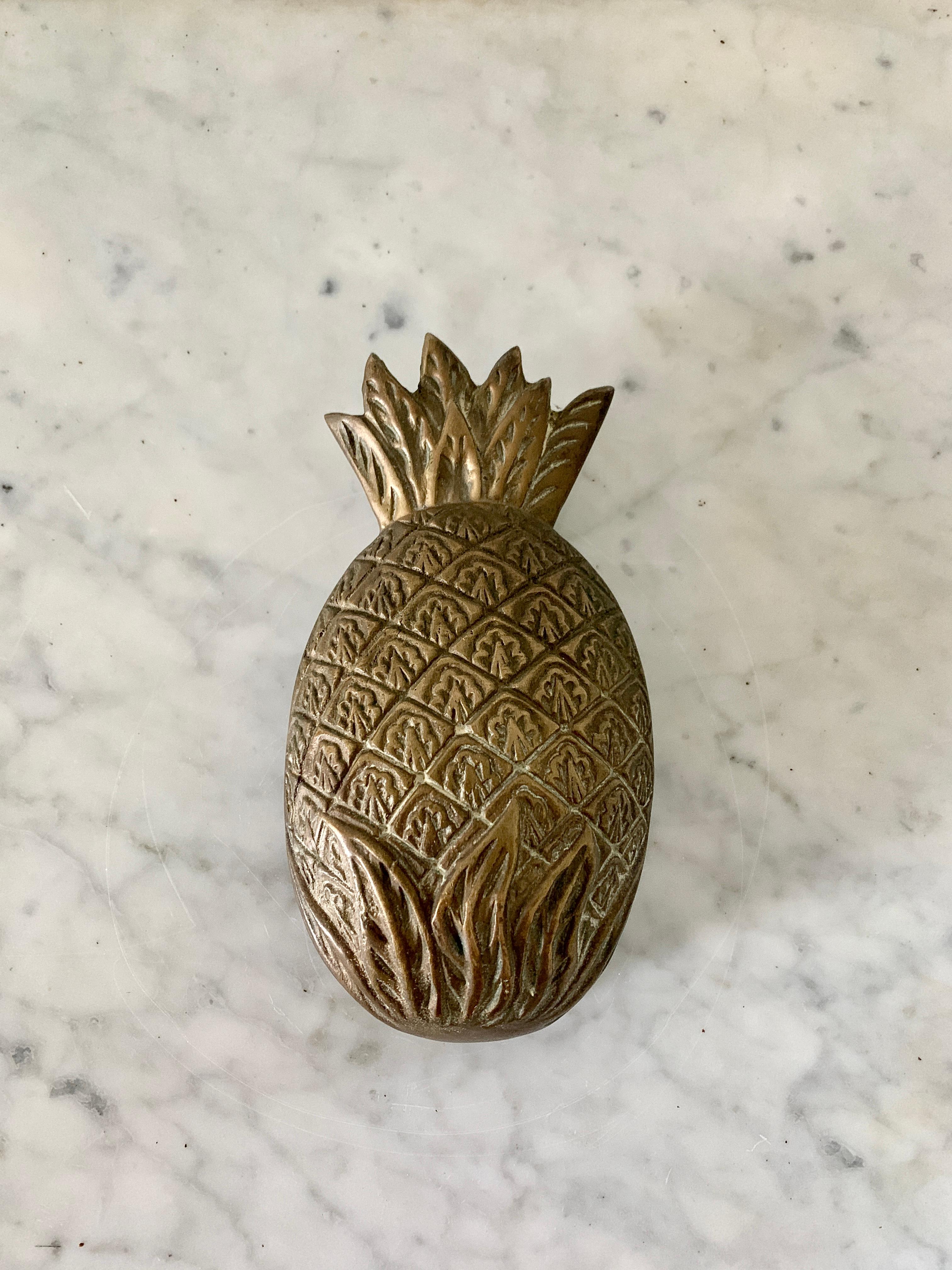 A gorgeous cast brass pineapple door knocker. Pineapples are traditionally a symbol of welcome. 

USA, Mid-20th Century

Measures: 3.25