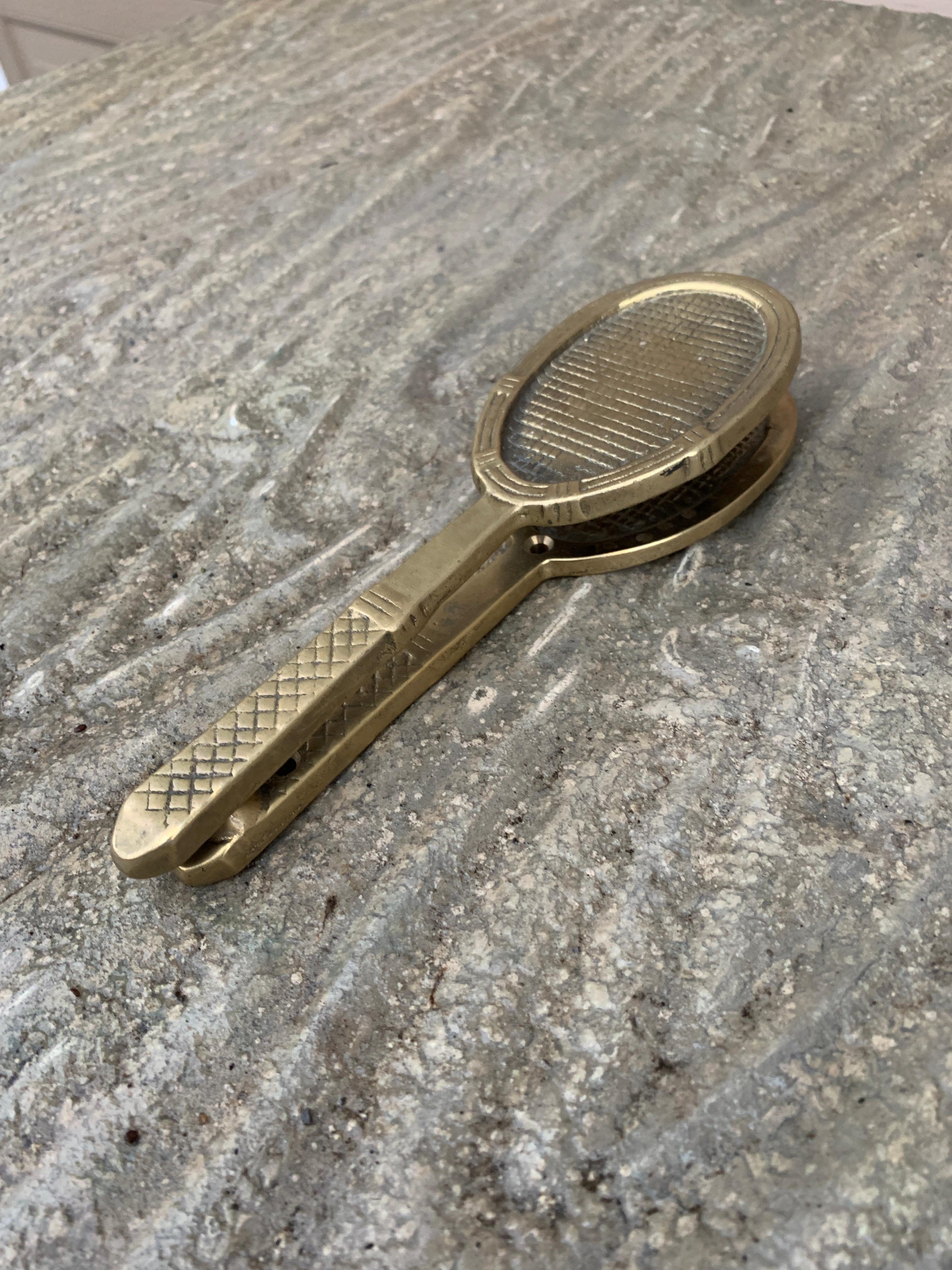 Mid-Century moderno Battente per porta con racchetta da tennis in ottone fuso vintage in vendita