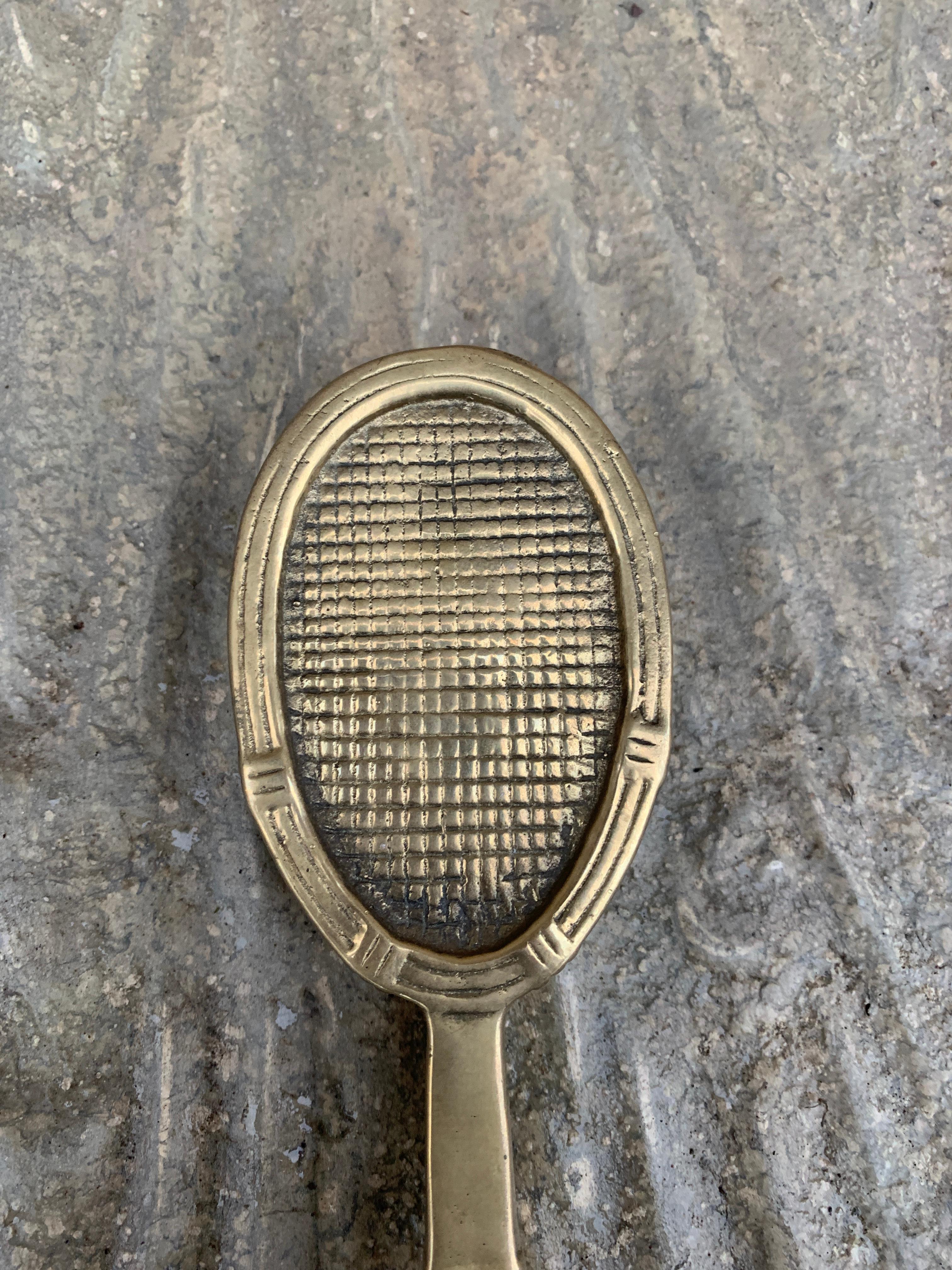 Battente per porta con racchetta da tennis in ottone fuso vintage In condizioni buone in vendita a Elkhart, IN