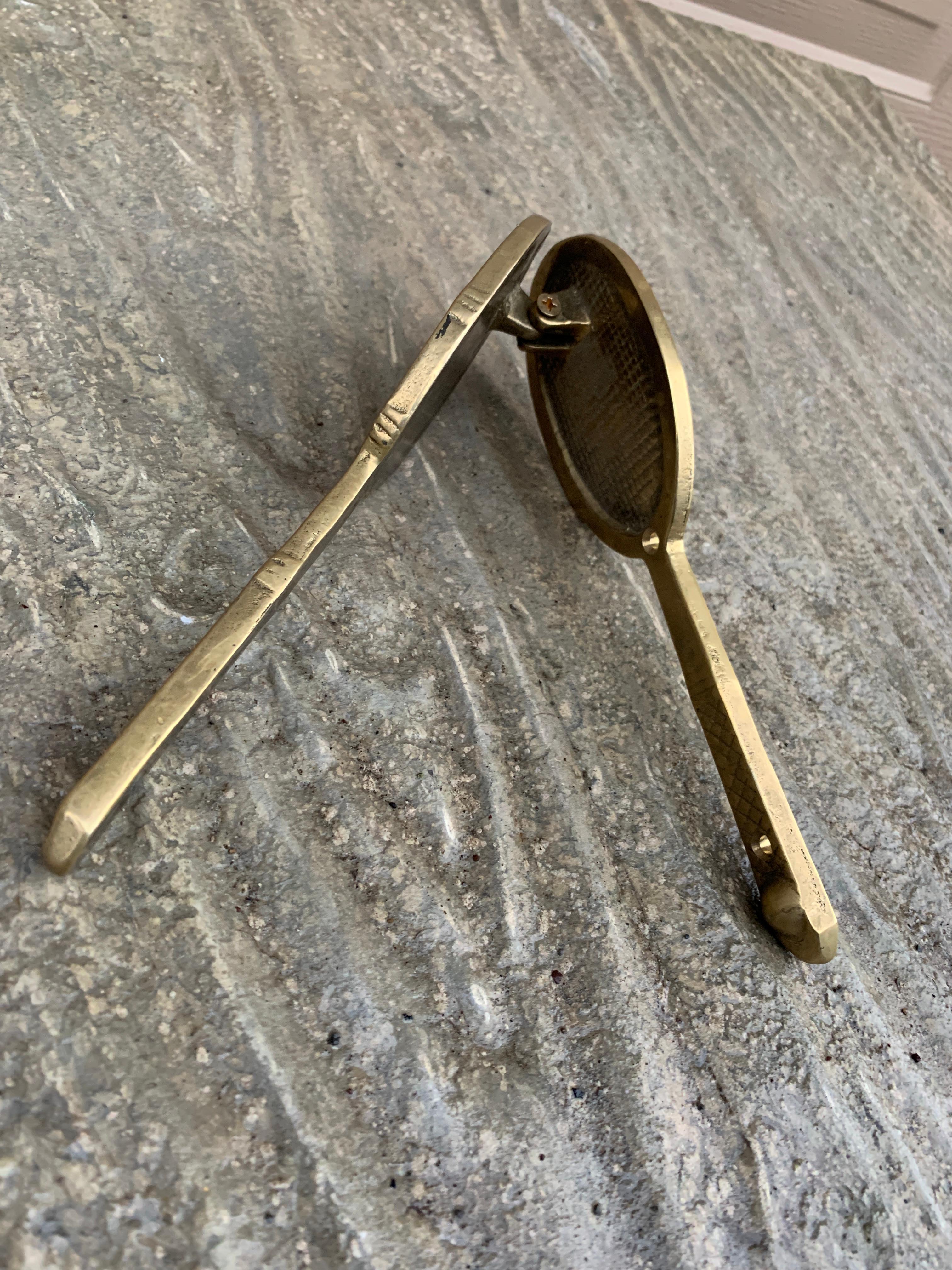 Battente per porta con racchetta da tennis in ottone fuso vintage in vendita 1