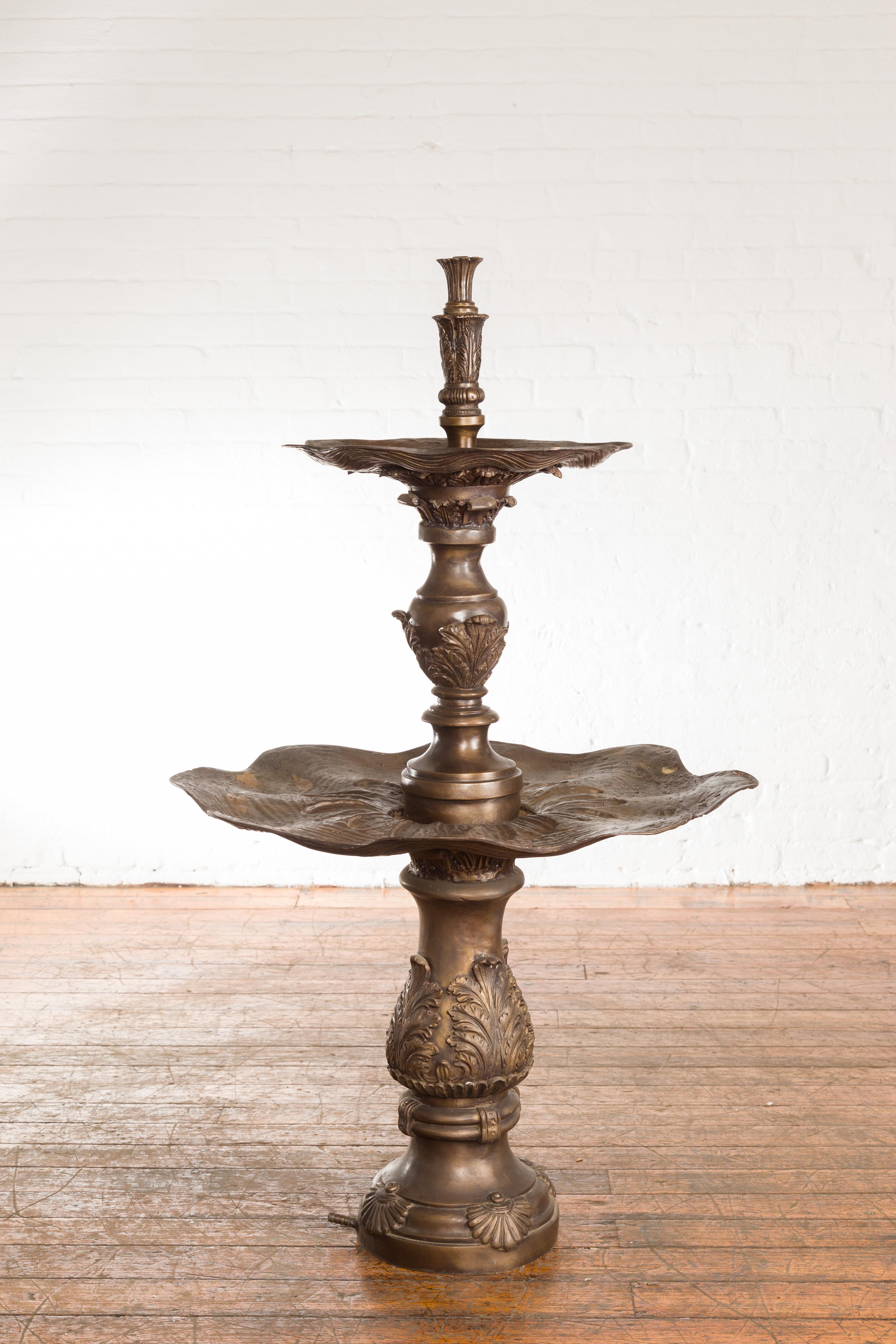 A vintage lost wax cast bronze Baroque Italian style shell fountain from the mid 20th century, with acanthus leaves. Created with the traditional technique of the lost-wax (à la cire perdue) which allows for great precision and finesse in the