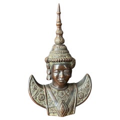 Sculpture vintage d'une danseuse cambodgienne en bronze coulé
