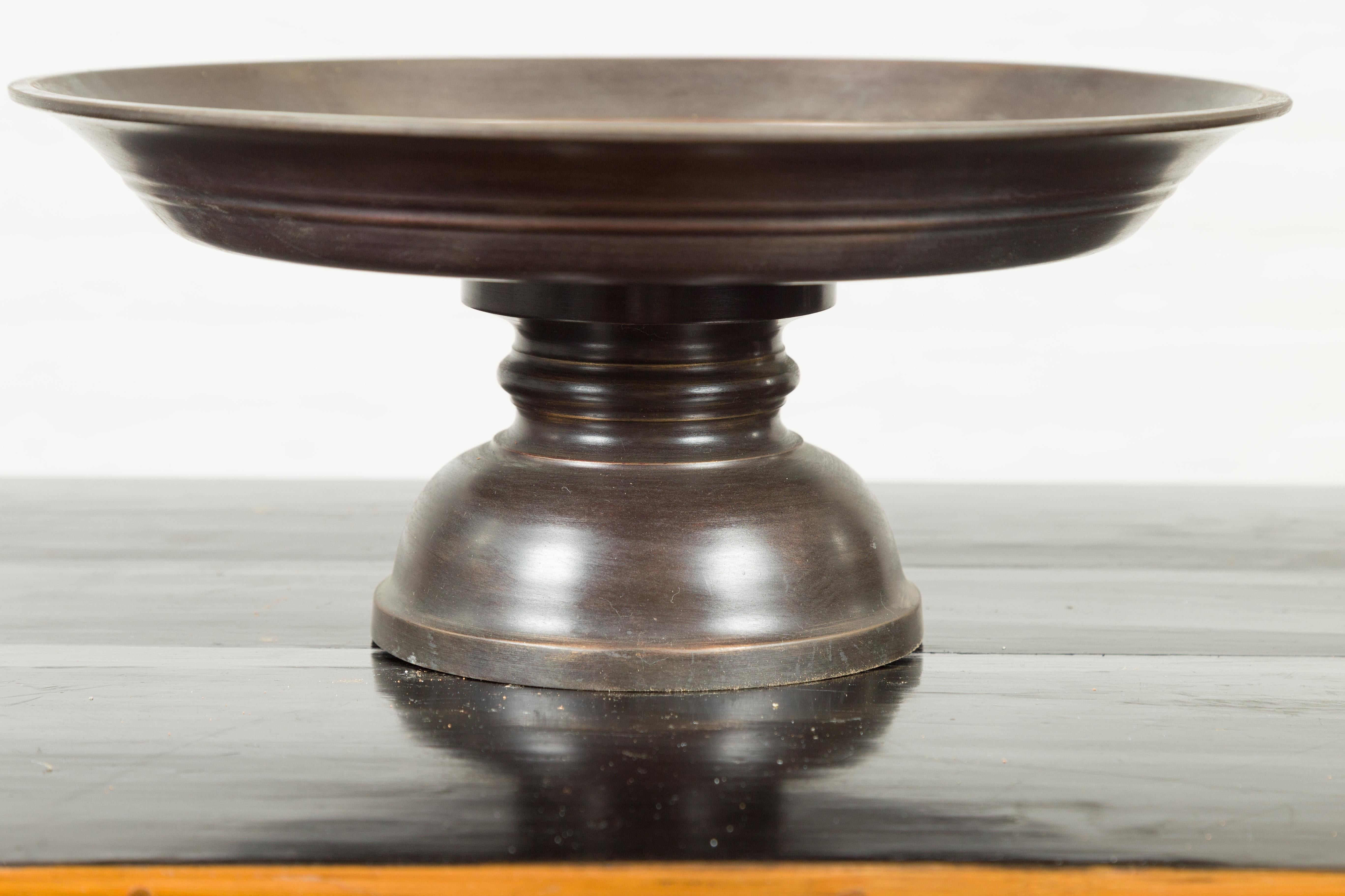 Vintage Cast Bronze Circular Cake Stand with Dark Patina In Good Condition For Sale In Yonkers, NY
