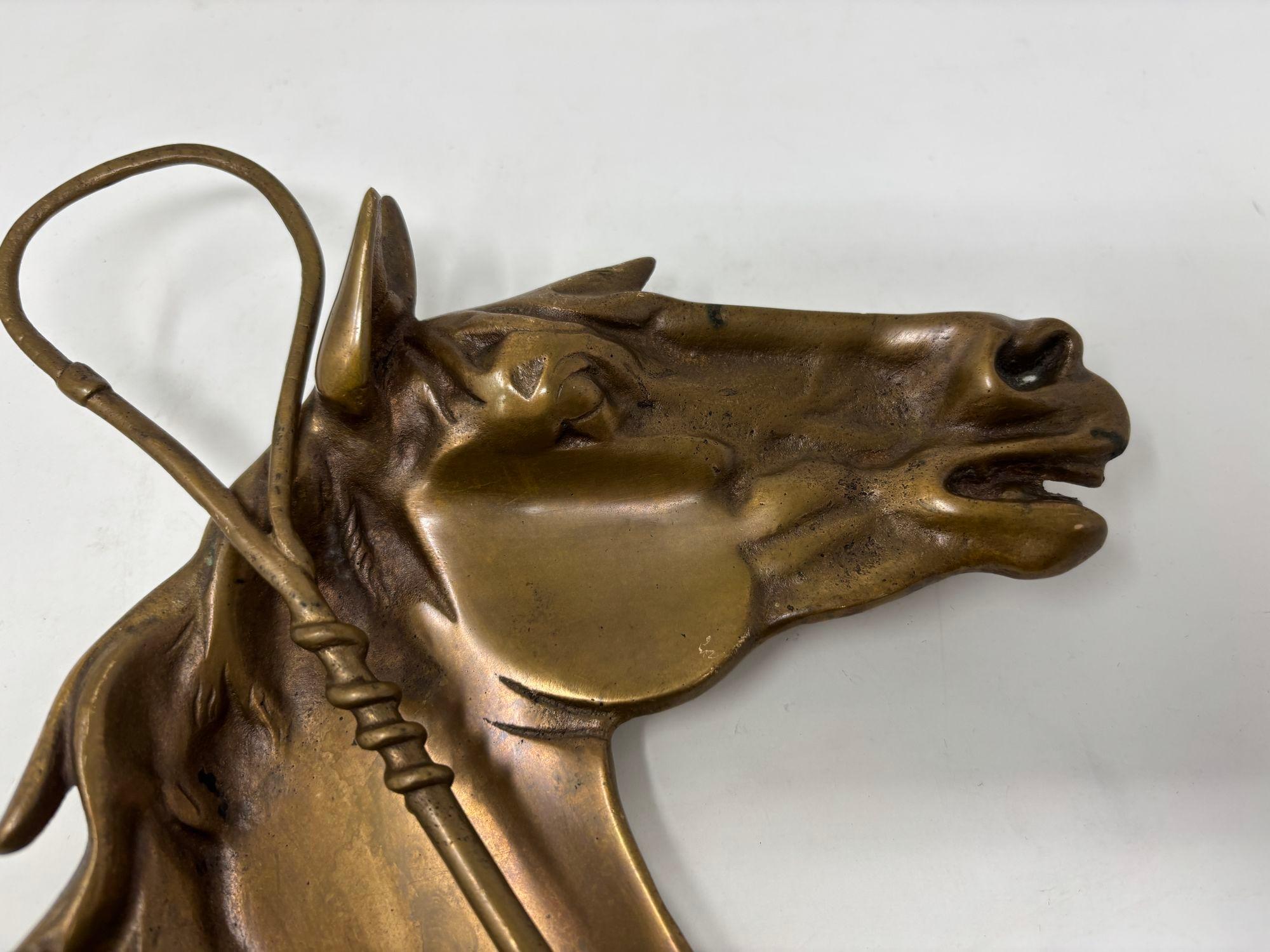 Cenicero Vintage de Bronce Fundido con Cabeza de Caballo Plato Ecuestre Catchall Victoriano en venta