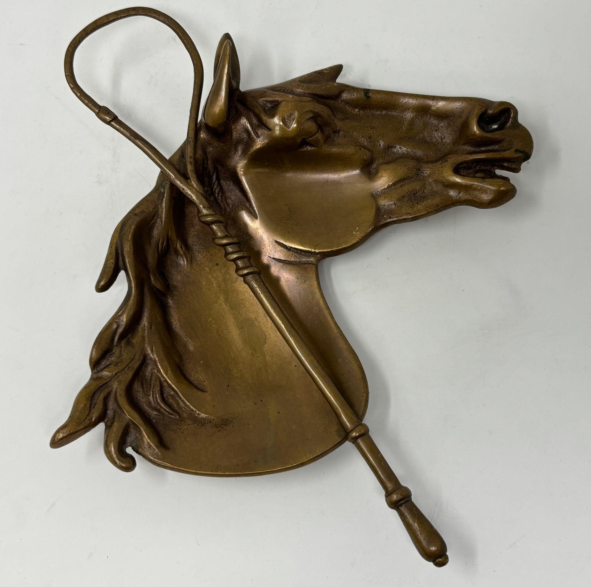 Cenicero Vintage de Bronce Fundido con Cabeza de Caballo Plato Ecuestre Catchall Inglés en venta