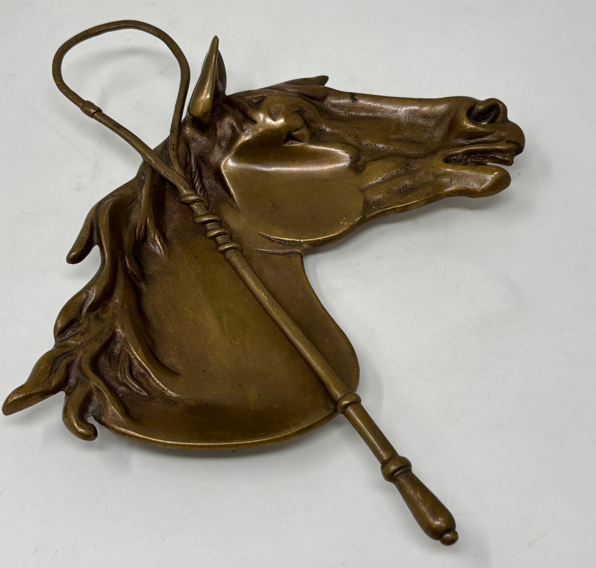 Cenicero Vintage de Bronce Fundido con Cabeza de Caballo Plato Ecuestre Catchall Vaciado en venta