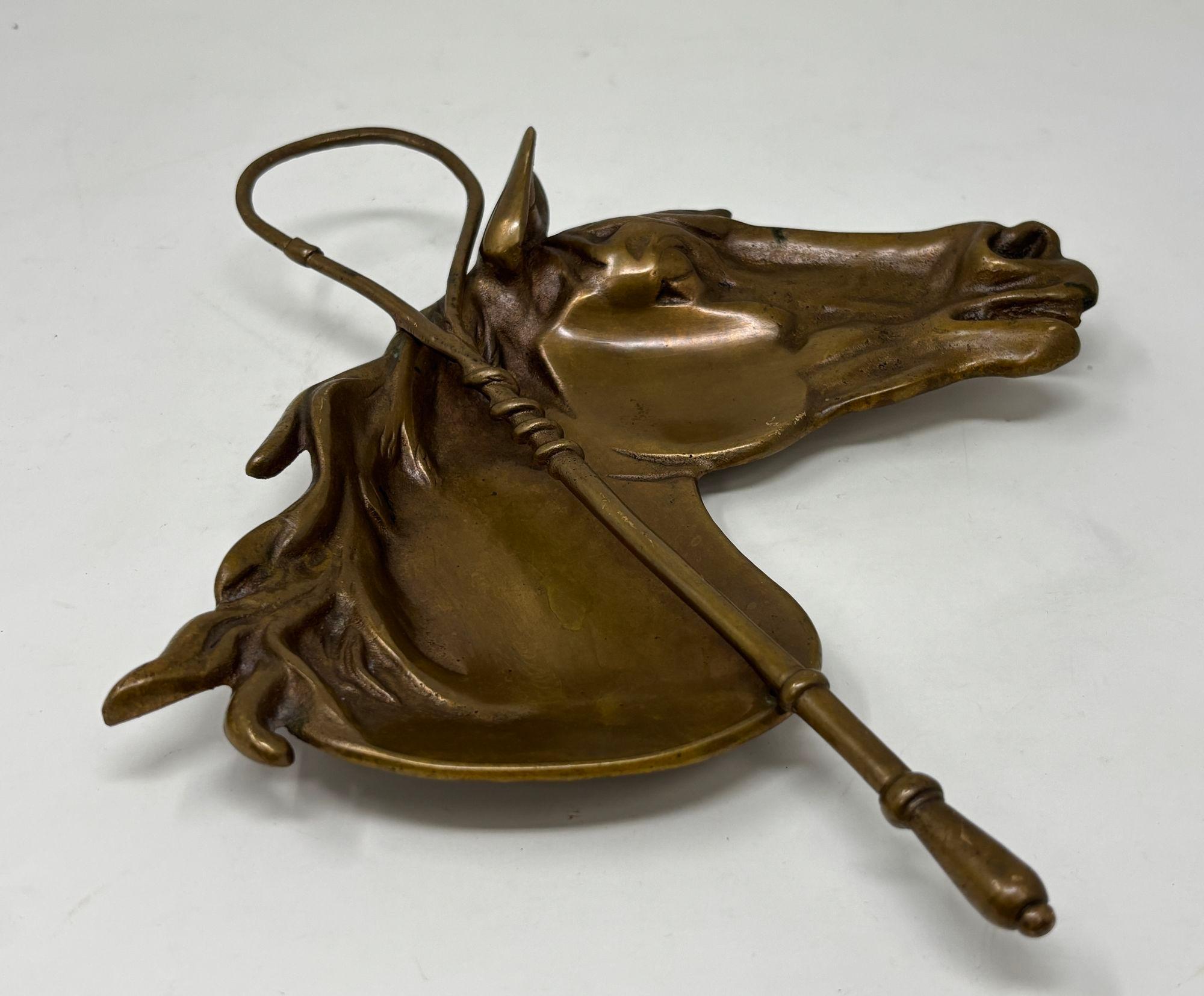 Cenicero Vintage de Bronce Fundido con Cabeza de Caballo Plato Ecuestre Catchall en Bueno estado para la venta en North Hollywood, CA
