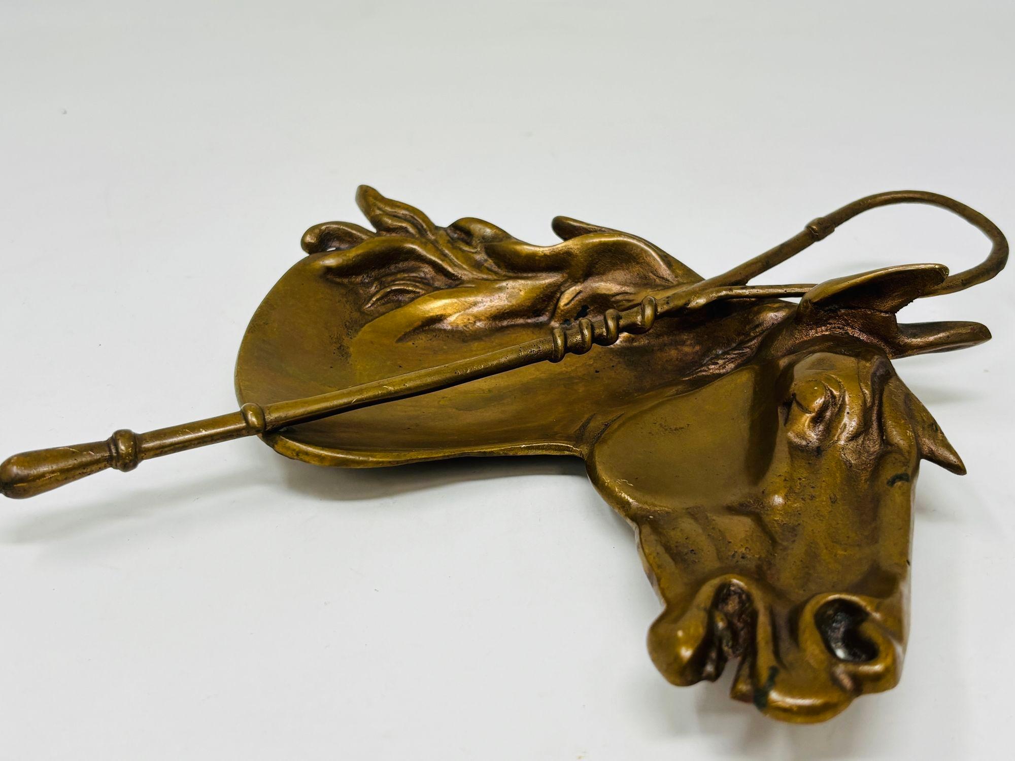 Cenicero Vintage de Bronce Fundido con Cabeza de Caballo Plato Ecuestre Catchall en venta 2