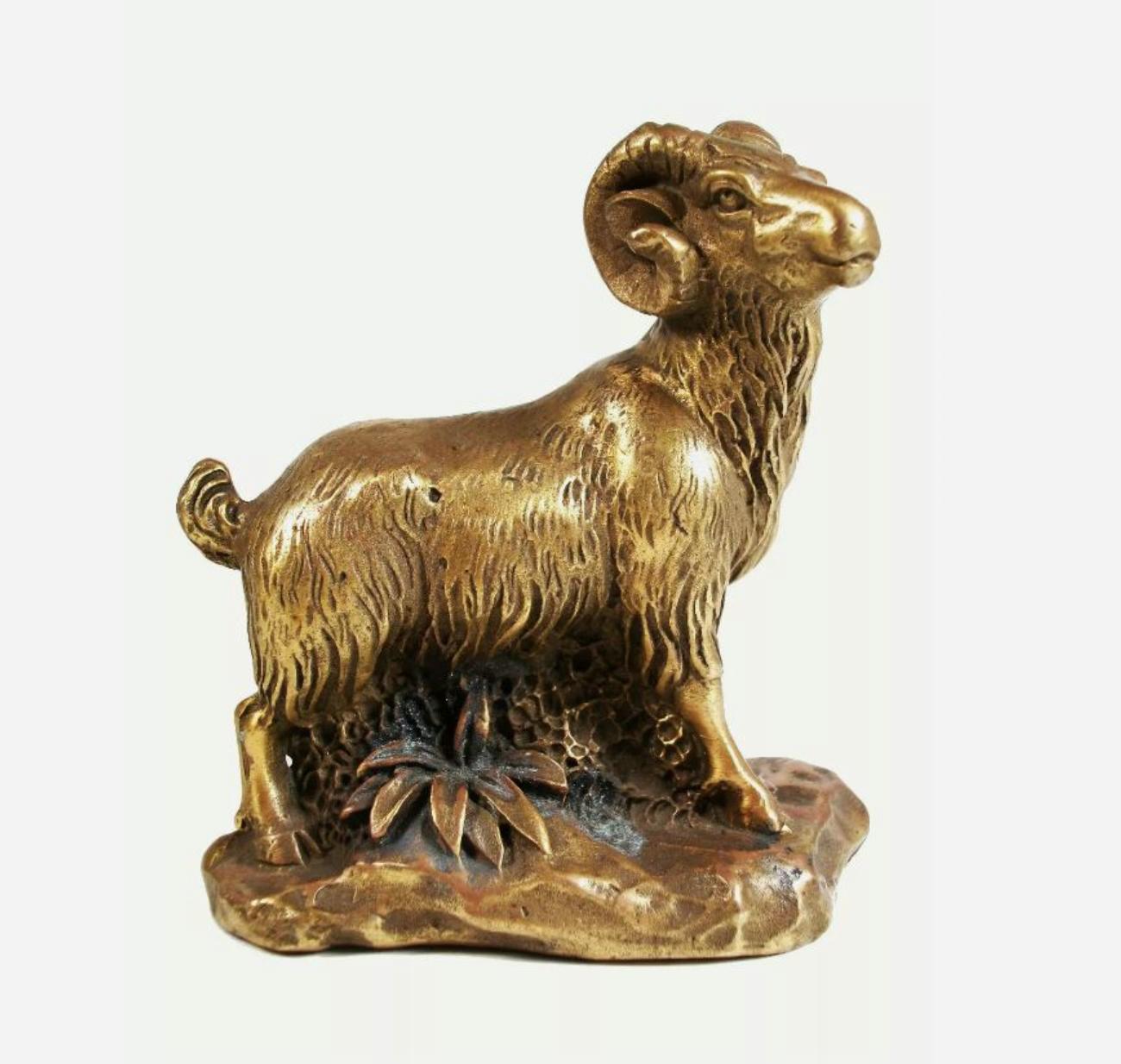 Esportazione cinese Ariete d'epoca in bronzo fuso e cesellato - Firmato E. F. A - Cina - Fine XX secolo in vendita