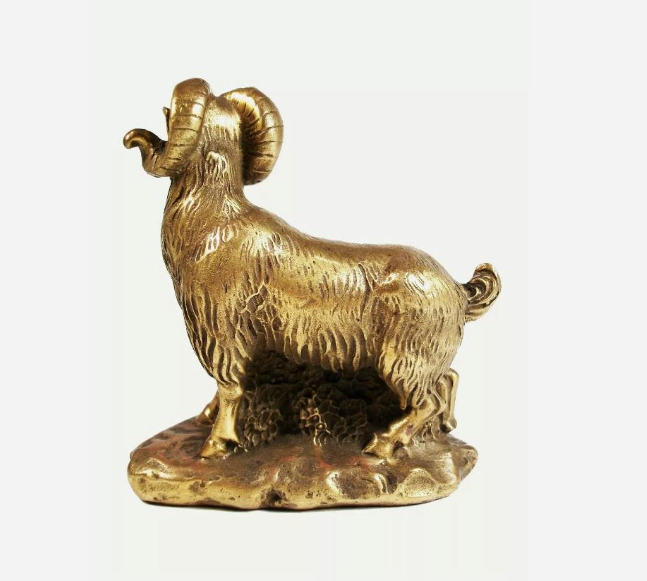 Fatto a mano Ariete d'epoca in bronzo fuso e cesellato - Firmato E. F. A - Cina - Fine XX secolo in vendita