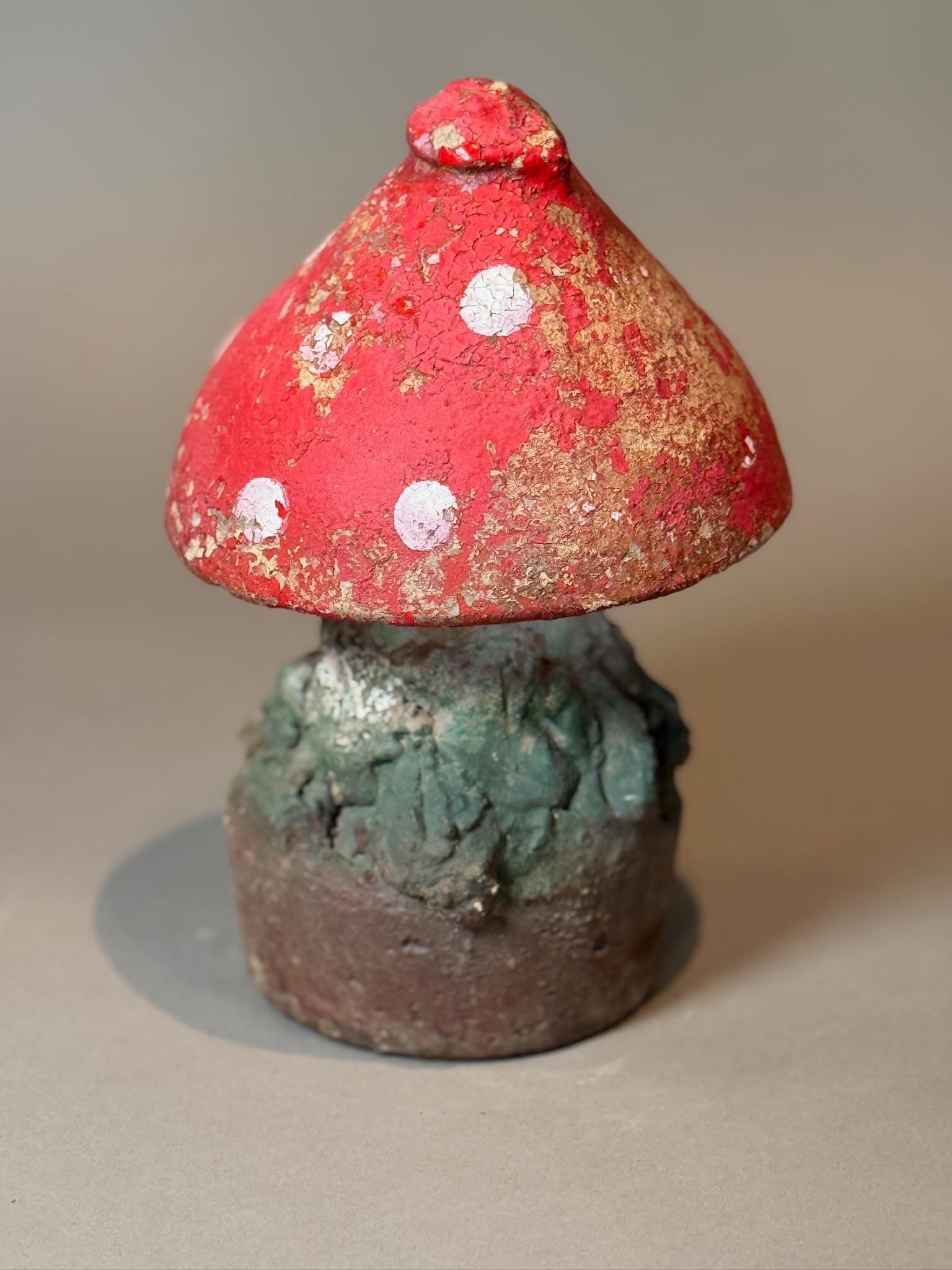 Adorno de jardín seta de hormigón fundido vintage - Rojo y blanco Arte popular en venta