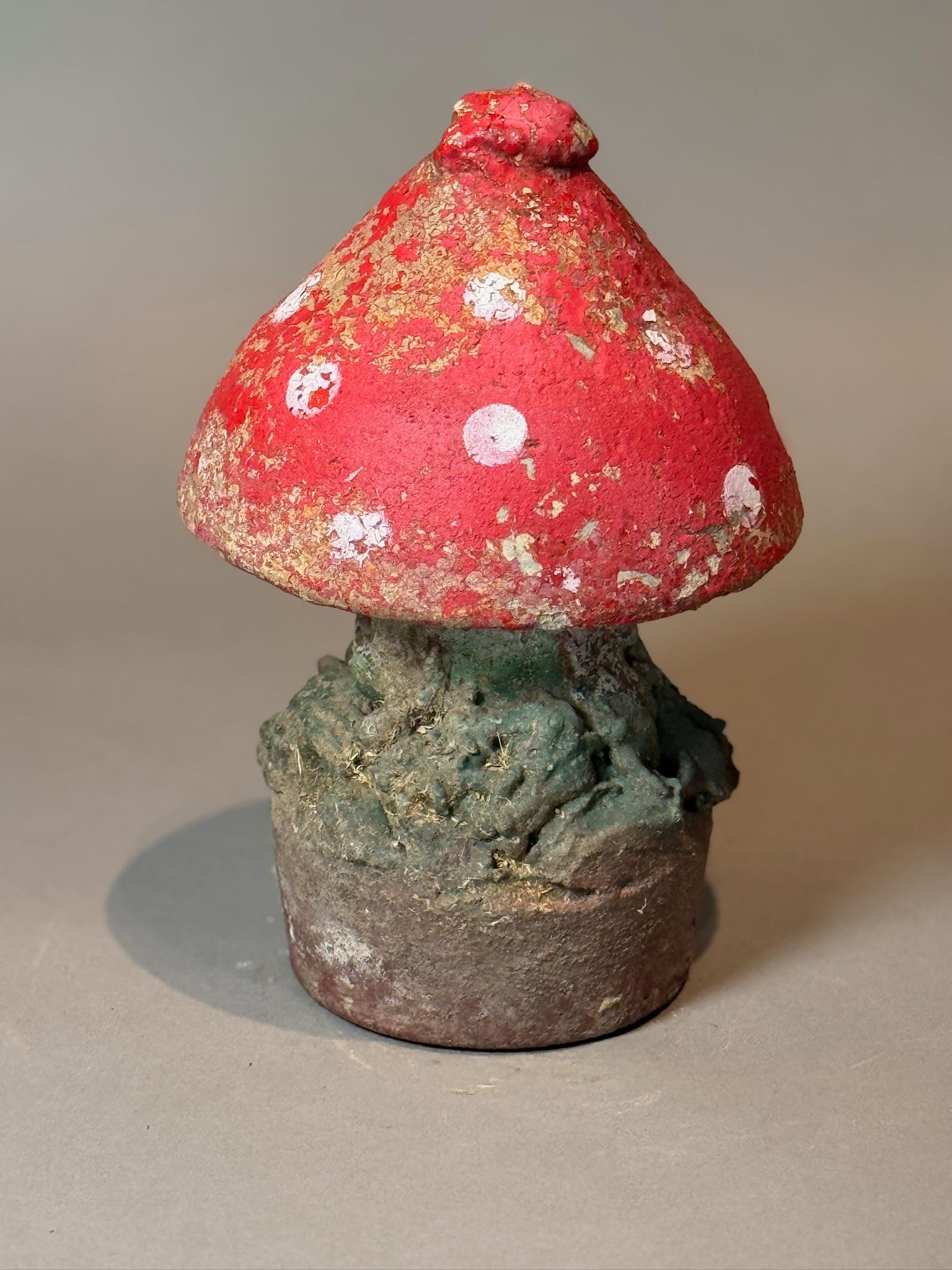 Adorno de jardín seta de hormigón fundido vintage - Rojo y blanco en Bueno estado para la venta en West Hollywood, CA