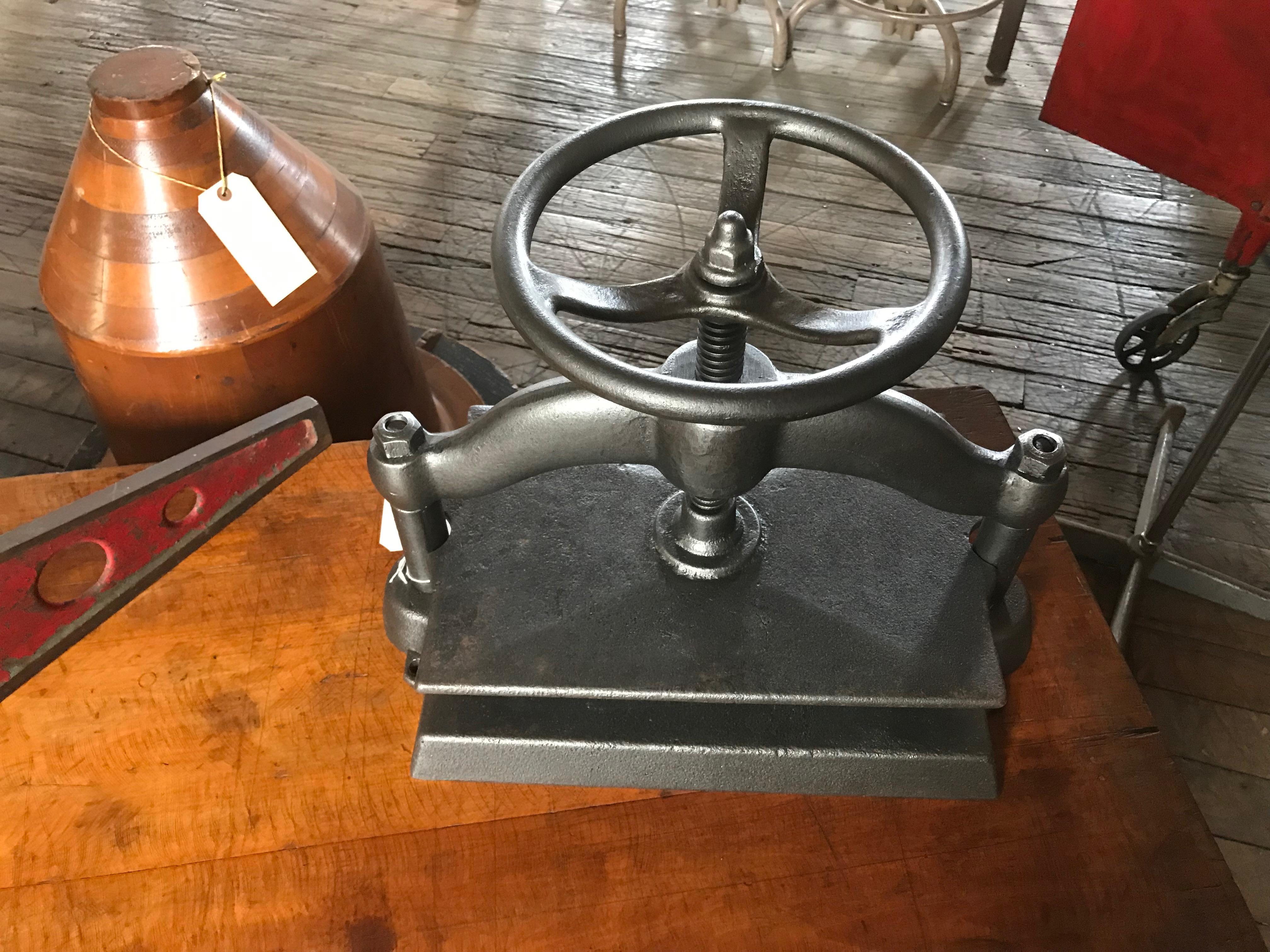 Vintage Cast Iron Book Press In Good Condition In Oakville, CT