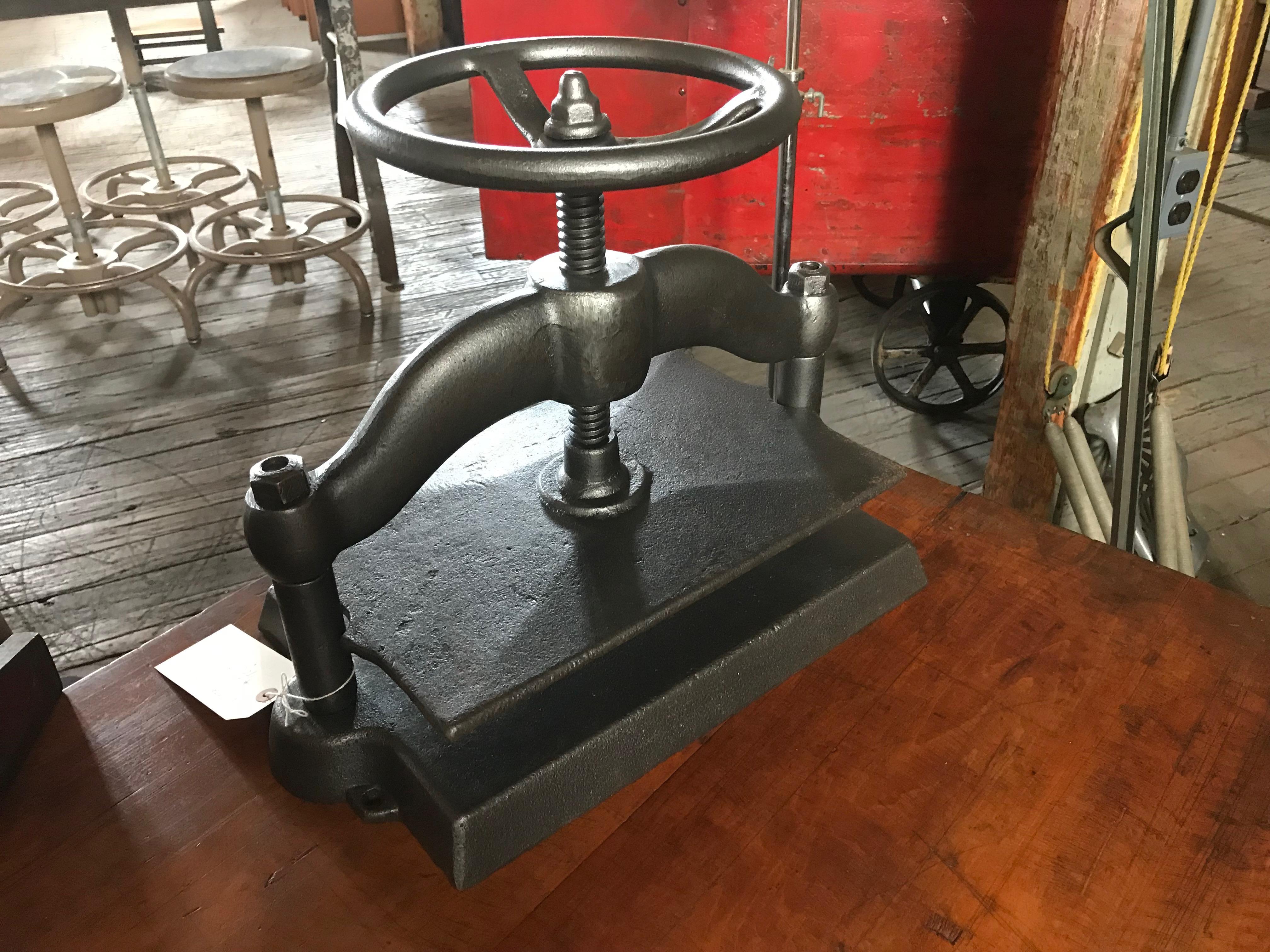 Metal Vintage Cast Iron Book Press
