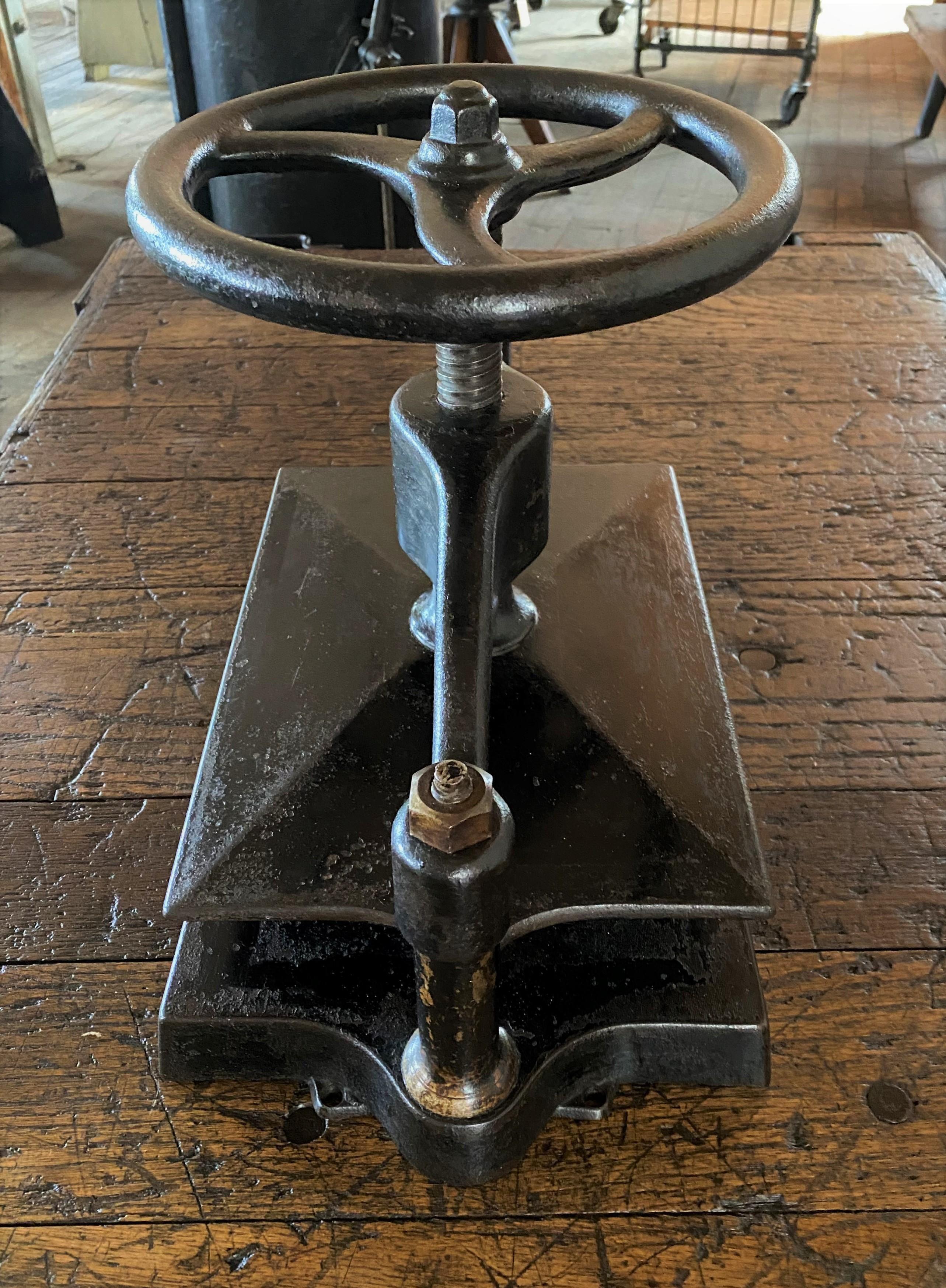 Vintage Cast Iron Book Press In Good Condition In Oakville, CT