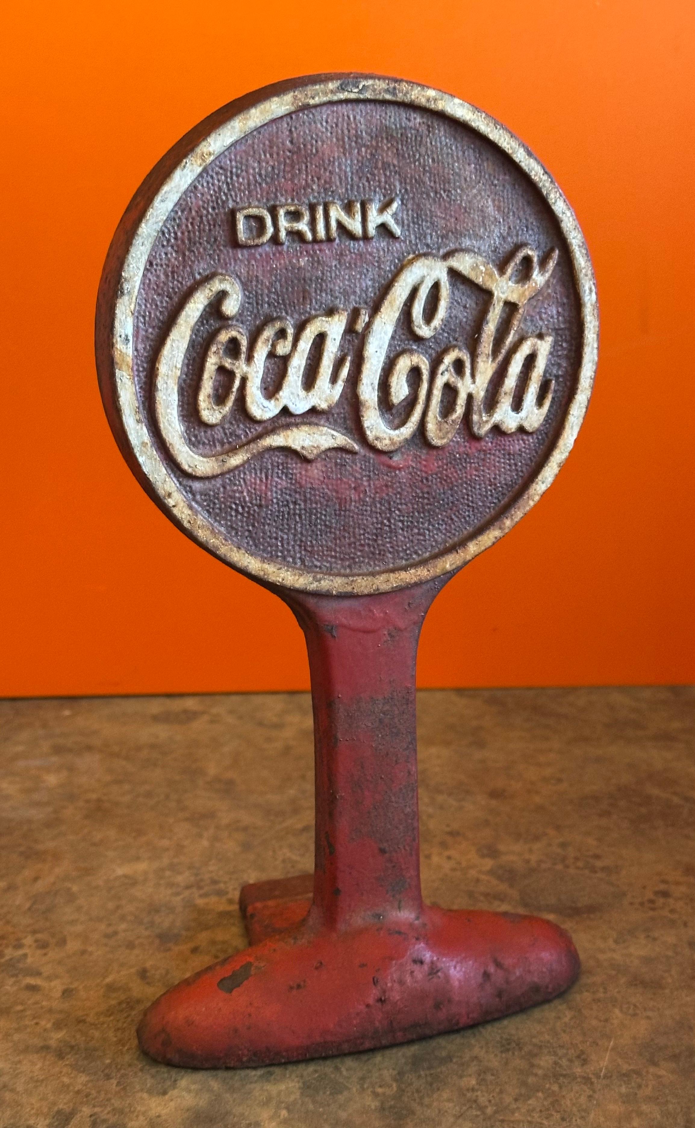 Vintage Coca Cola-Türstopper/Skulptur aus Gusseisen im Zustand „Relativ gut“ im Angebot in San Diego, CA