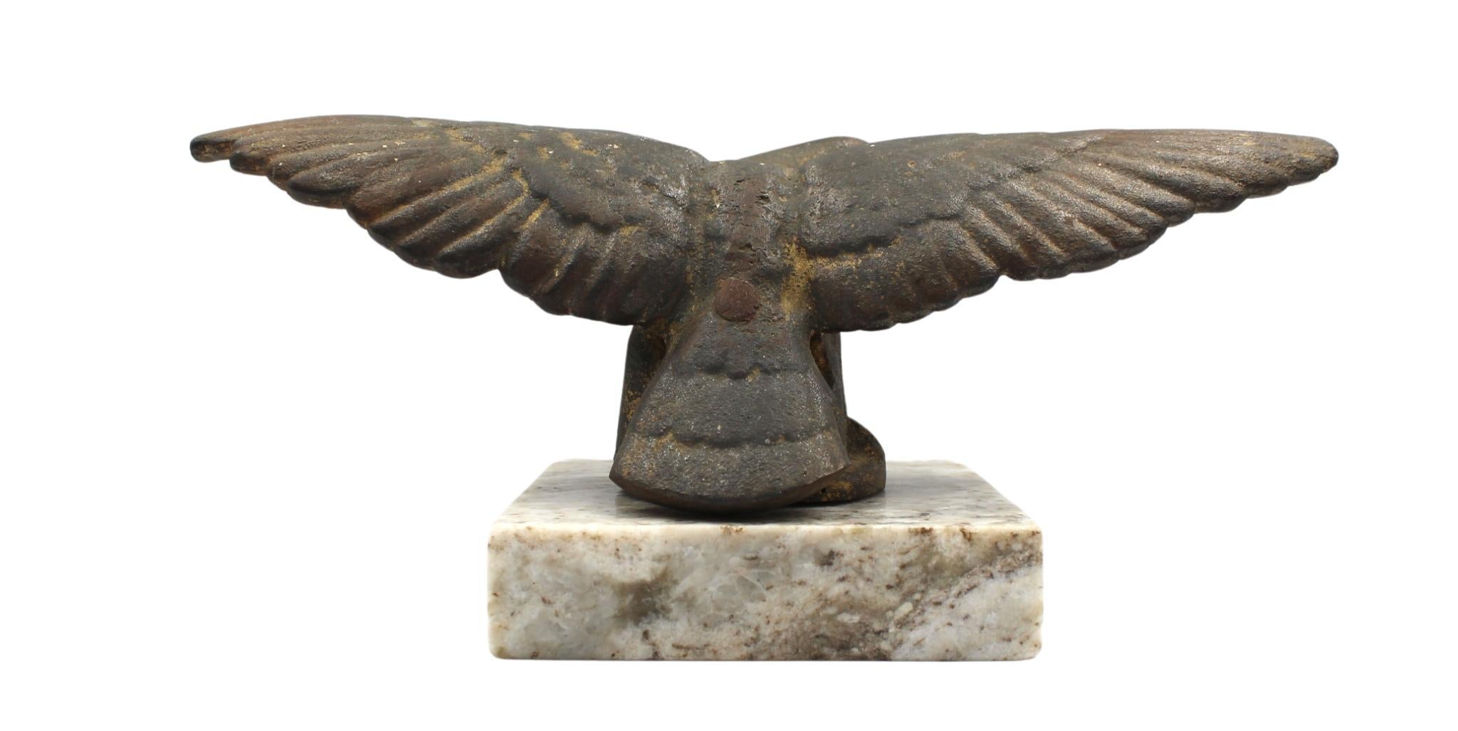 Americano Scultura di aquila in ferro fuso d'epoca, inizio XX secolo in vendita