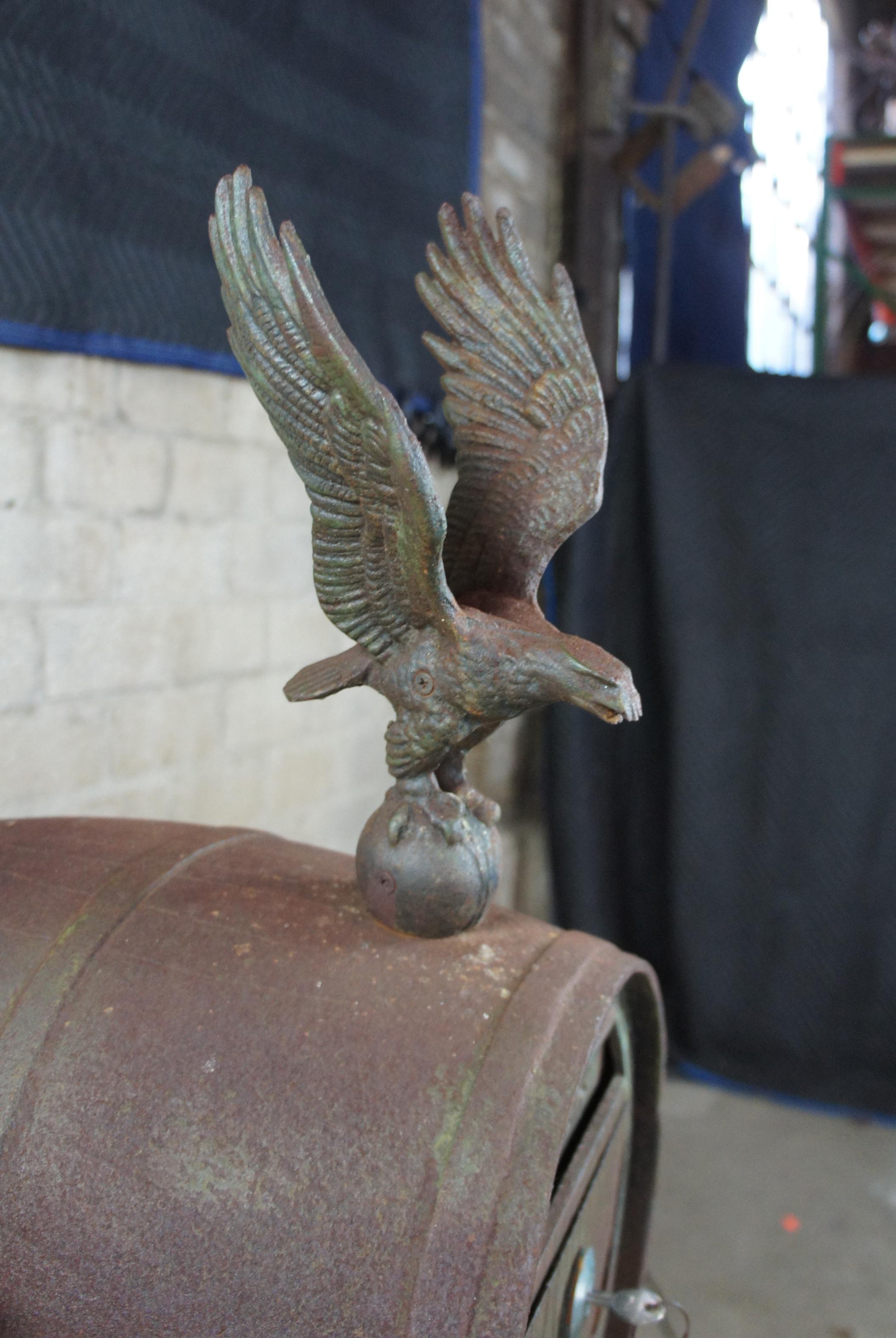 Vintage Cast Iron Free Standing Barrel Shaped Mailbox with Eagle Finial Locking In Good Condition In Dayton, OH