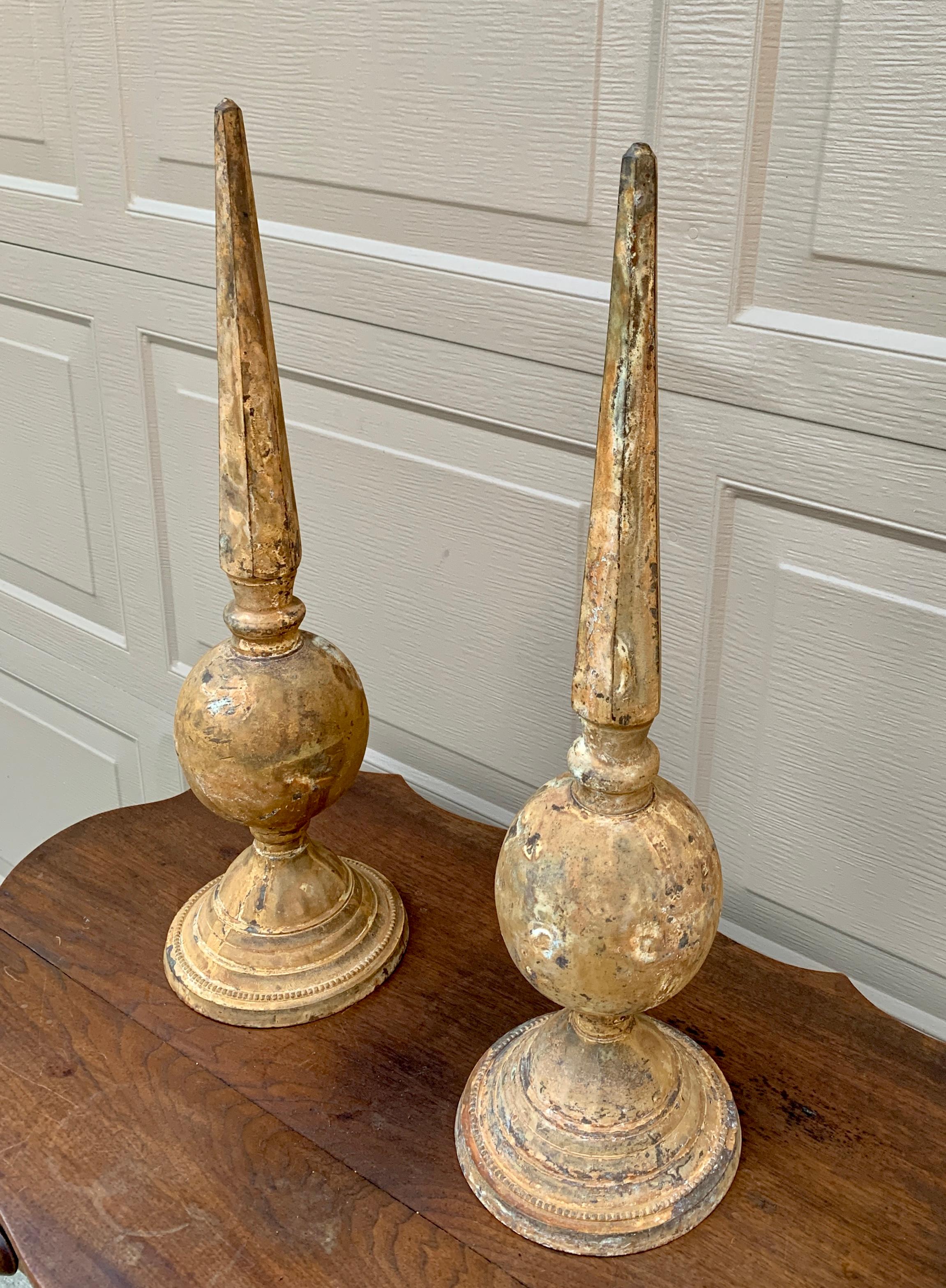 A stunning pair of vintage cast iron garden obelisk finials 

USA, Late 20th Century

Measures: 6.75
