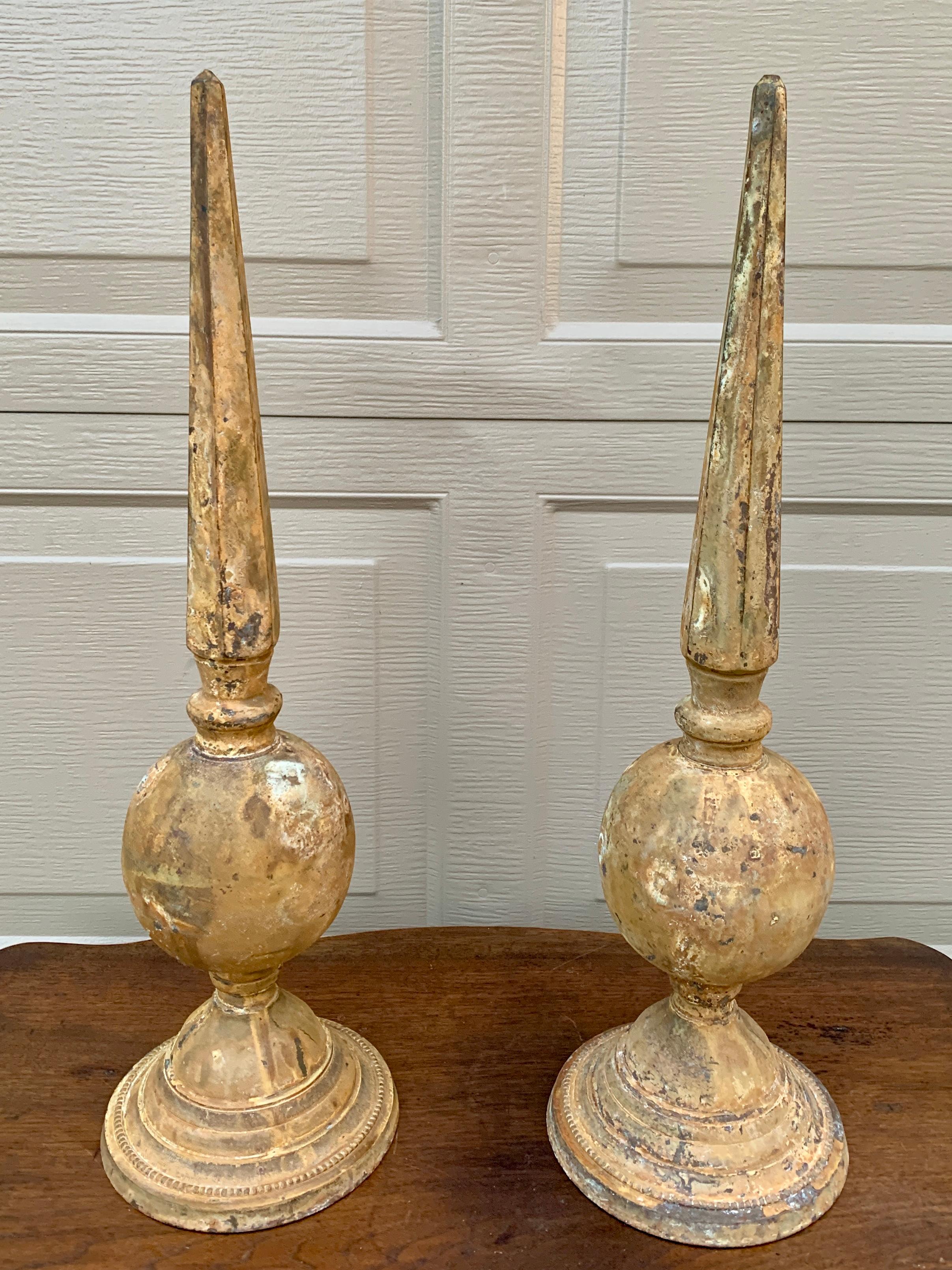 Vintage Cast Iron Garden Finials, Pair In Good Condition For Sale In Elkhart, IN