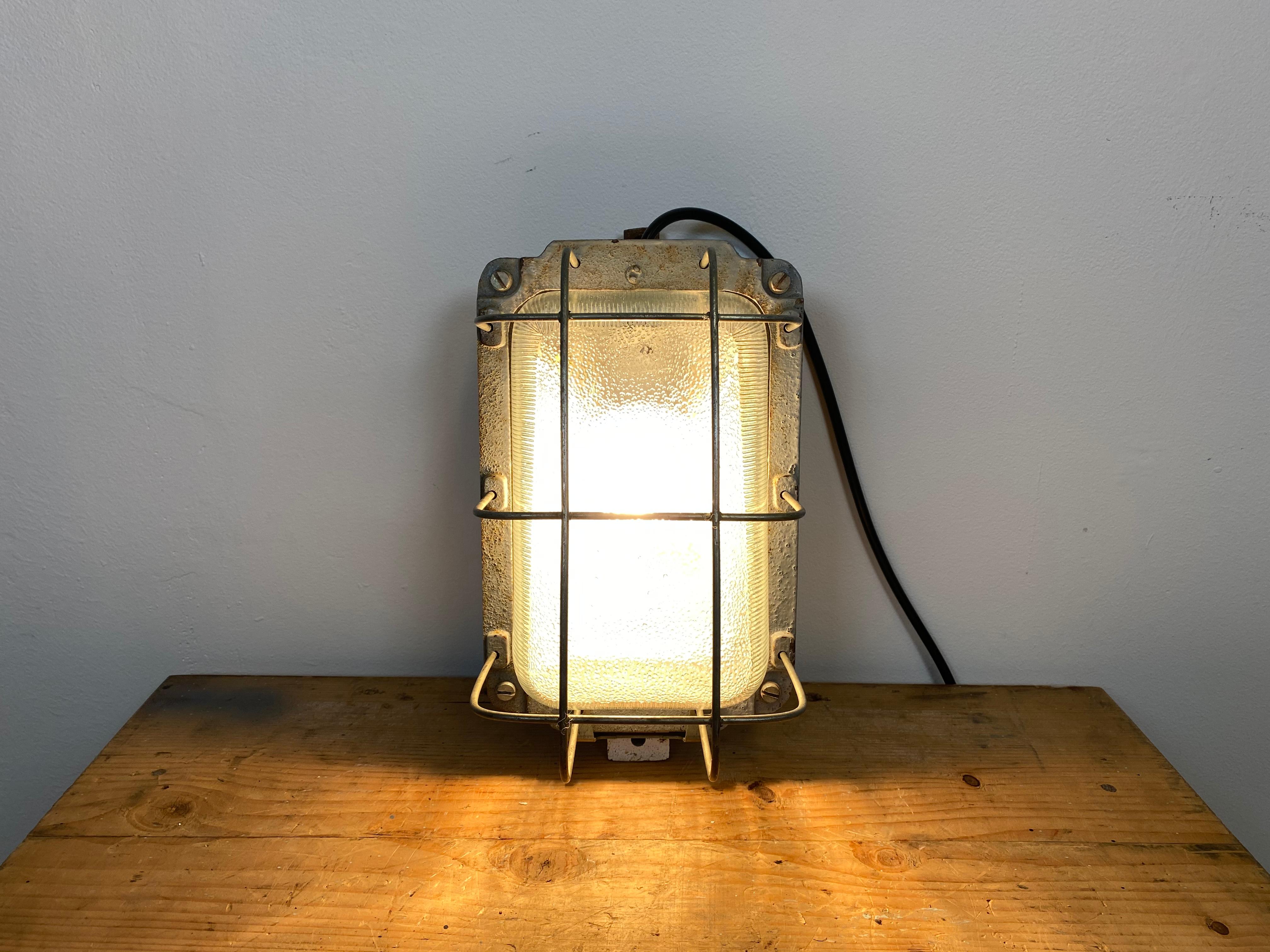 Vintage Cast Iron Industrial Wall Lamp, 1960s 9