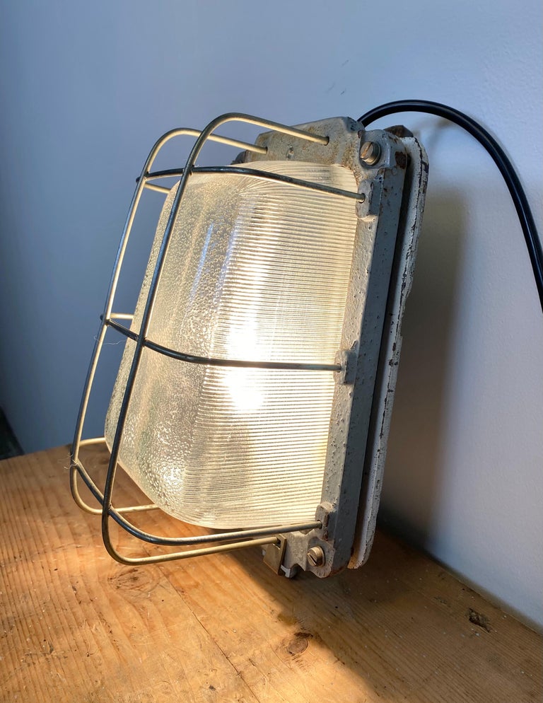 Vintage Cast Iron Industrial Wall Lamp, 1960s For Sale 10