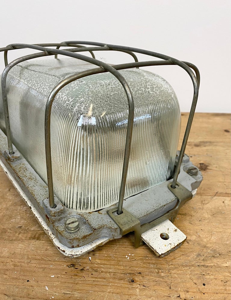 Vintage Cast Iron Industrial Wall Lamp, 1960s For Sale 1