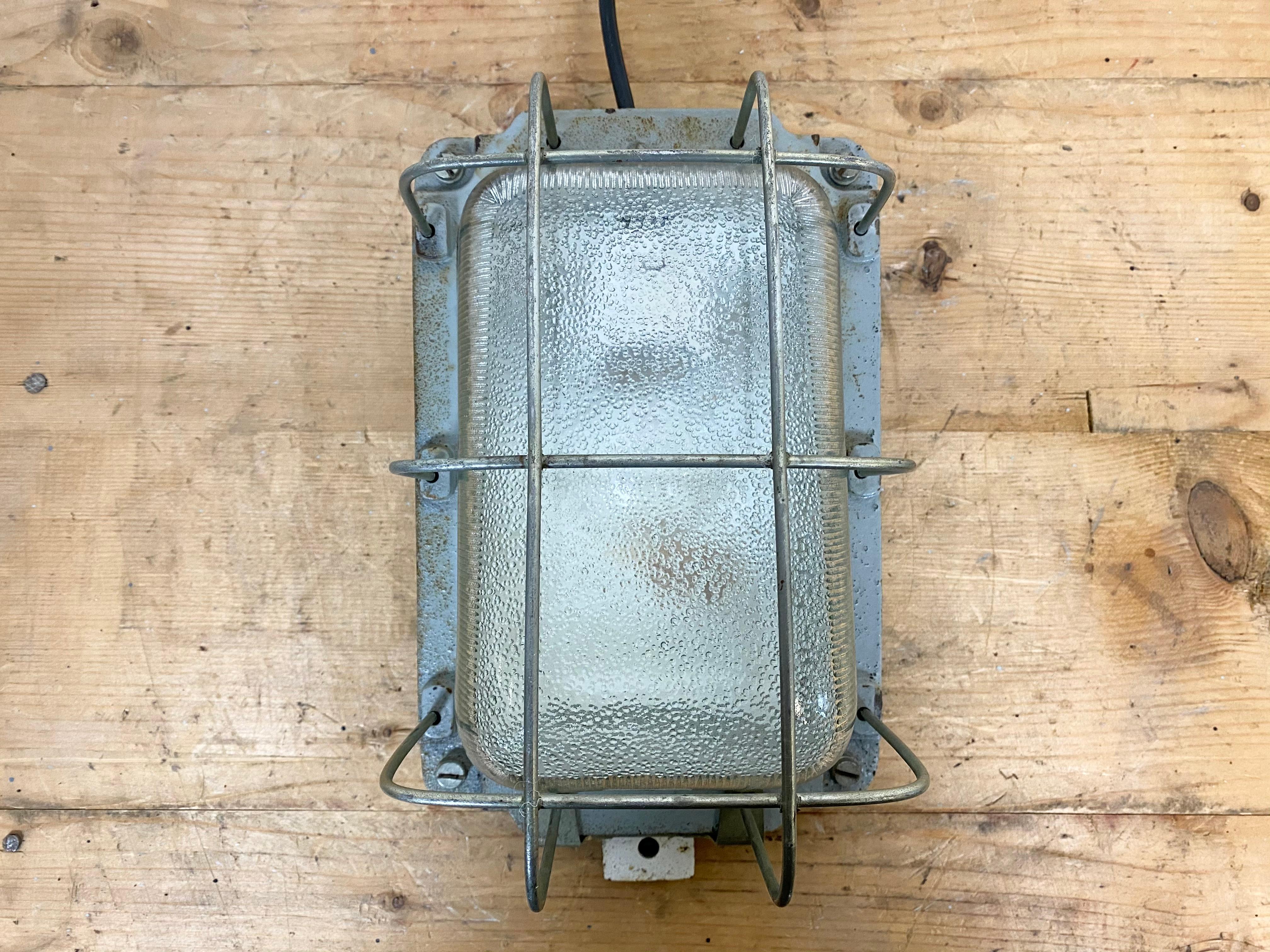 Vintage Cast Iron Industrial Wall Lamp, 1960s 3