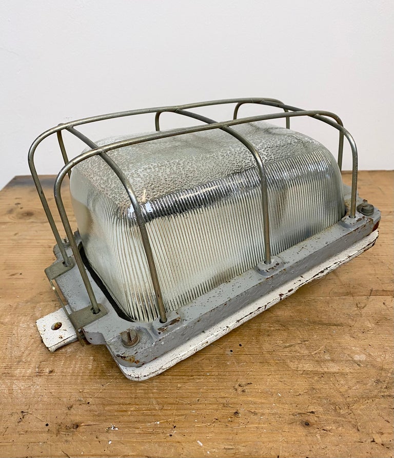 Vintage Cast Iron Industrial Wall Lamp, 1960s For Sale 4