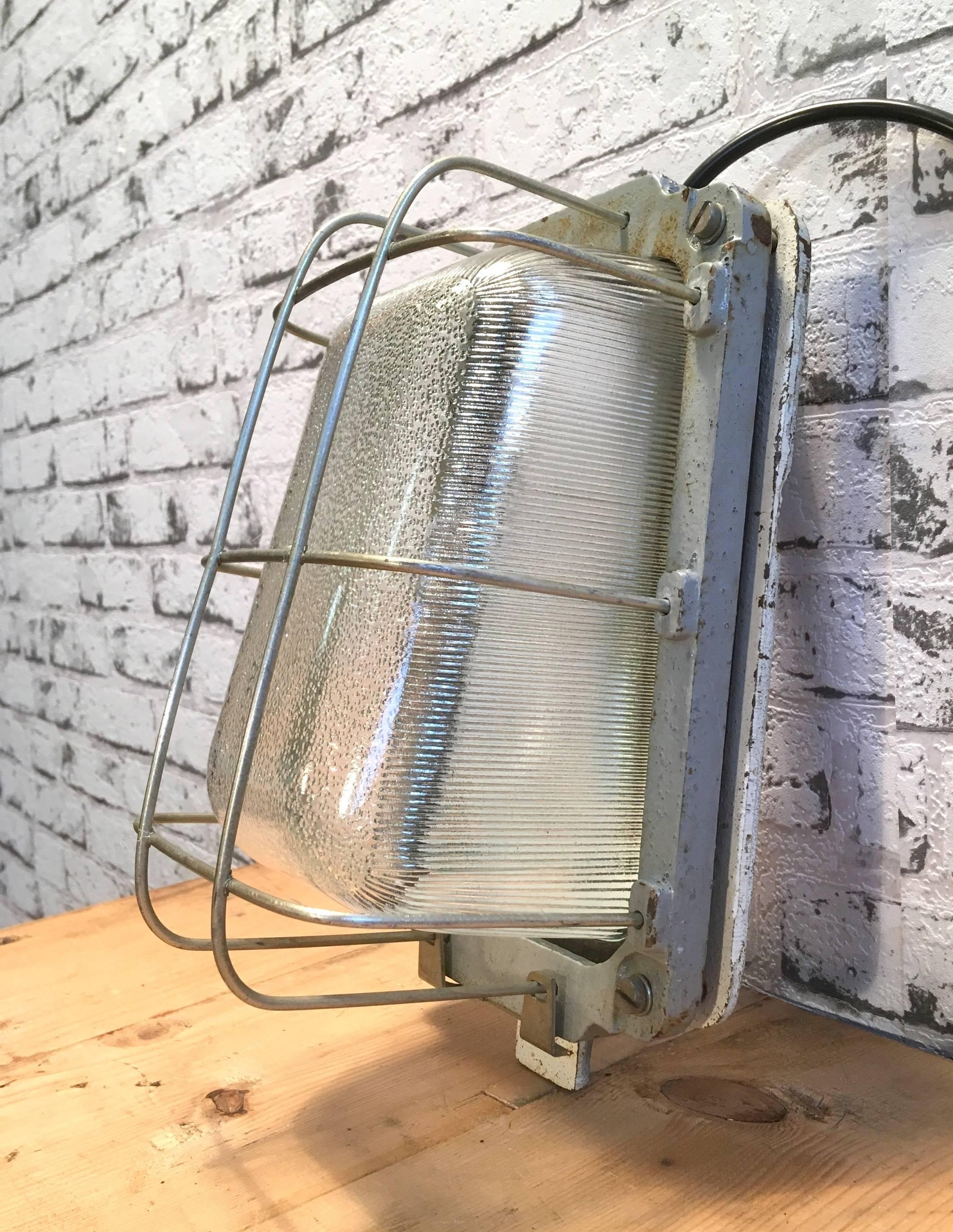 Vintage Cast Iron Industrial Wall Lamp, 1960s 2