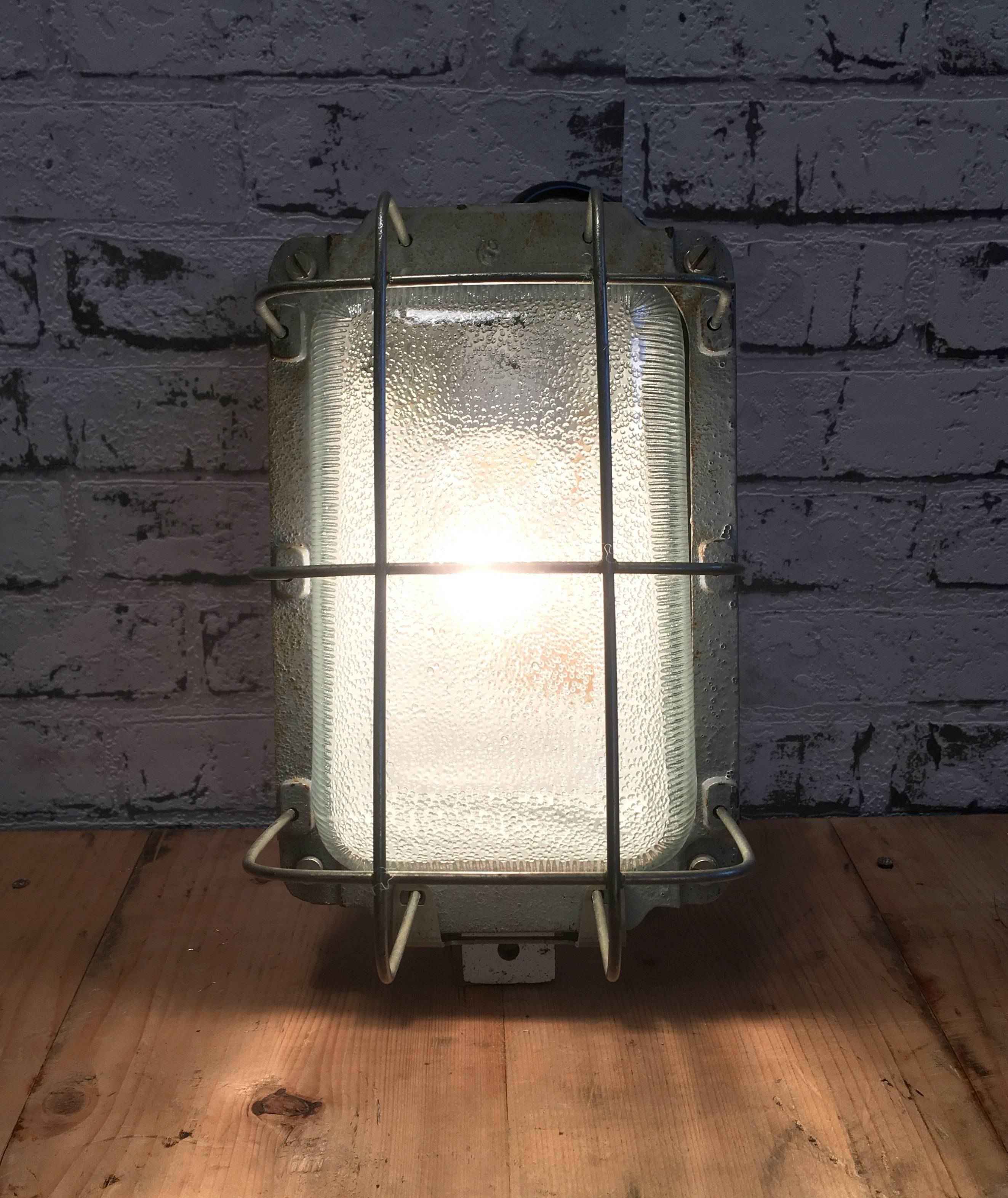 Vintage Cast Iron Industrial Wall Lamp, 1960s 3