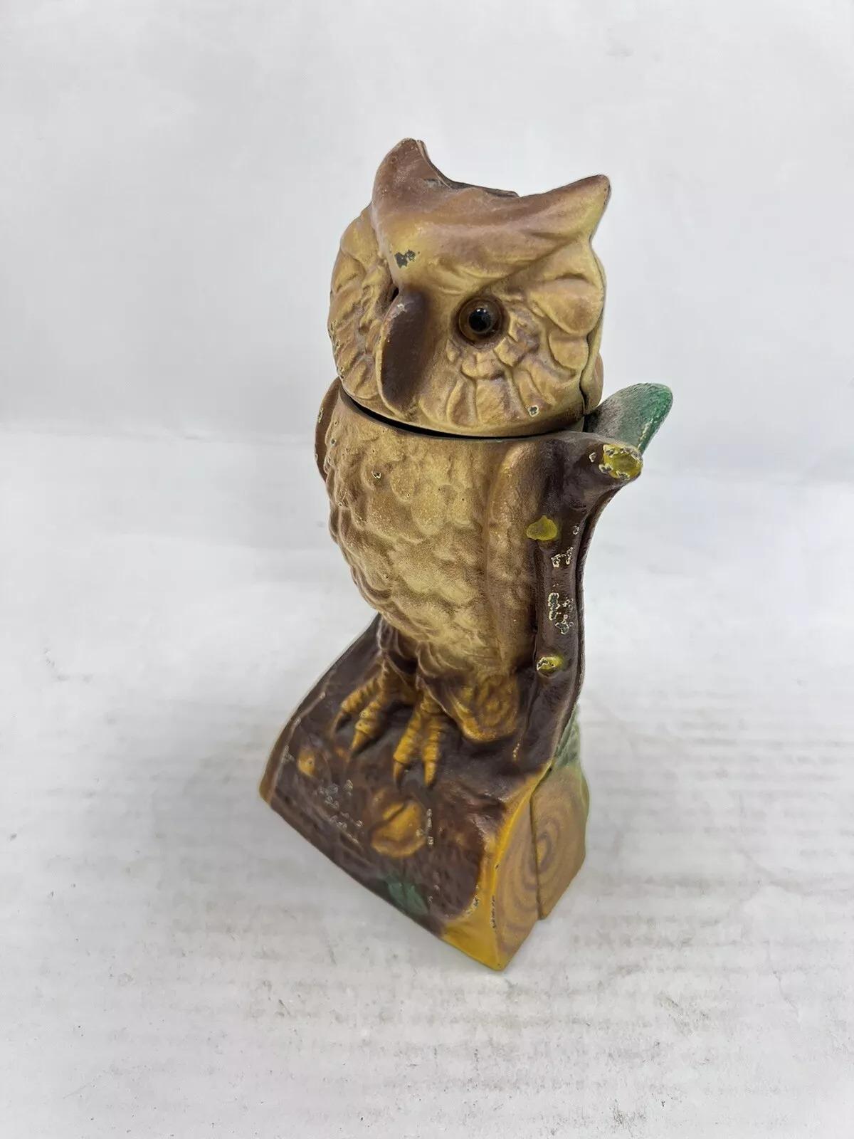 Vintage Cast Iron Owl Mechanische Münzbank - Book of Knowledge Collection. CIRCA Spätes 20. Jahrhundert. Abmessungen: 7,25