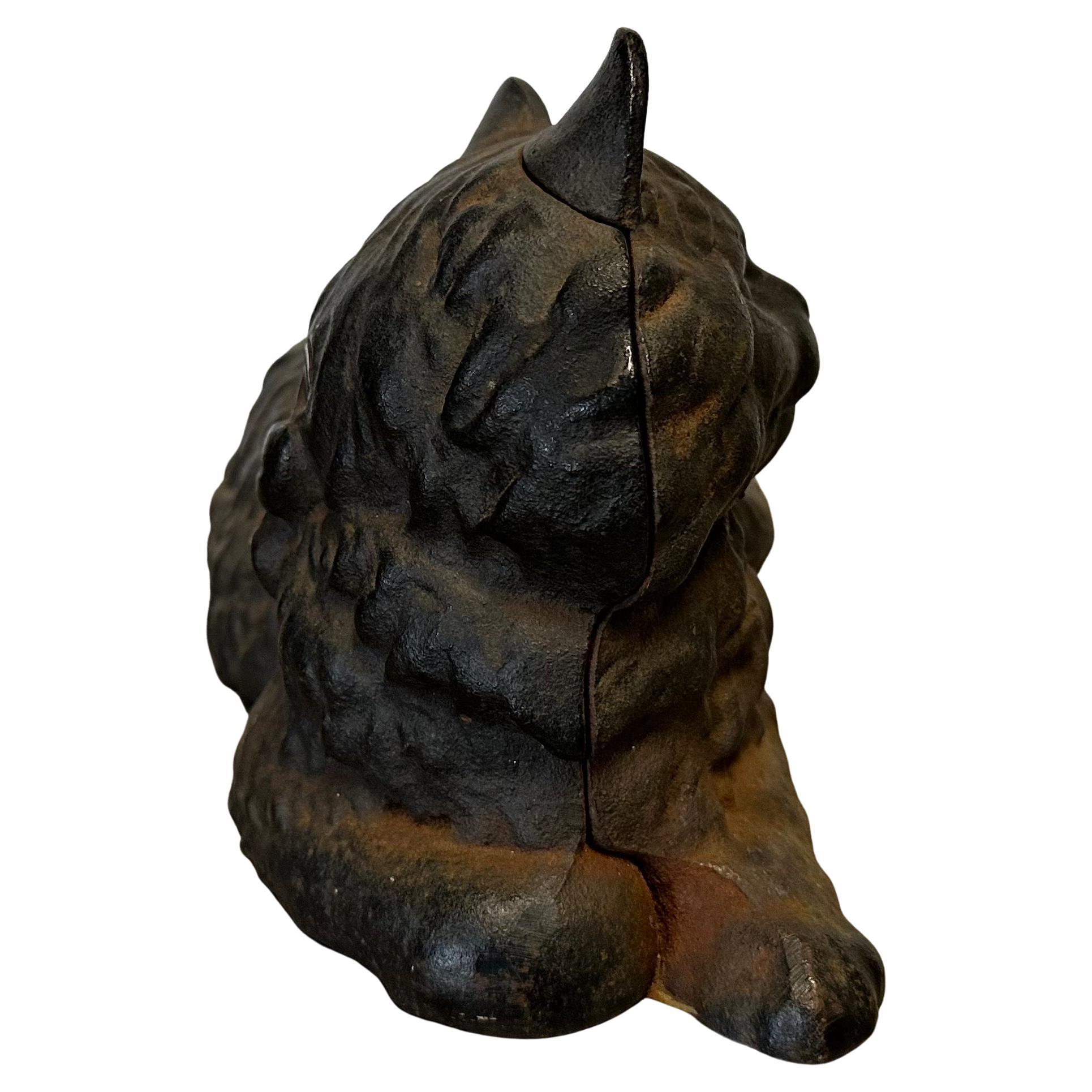 Americano Fermaporta / Scultura d'epoca in ghisa patinata Greene & Greene, gatto nero, di Hubley in vendita