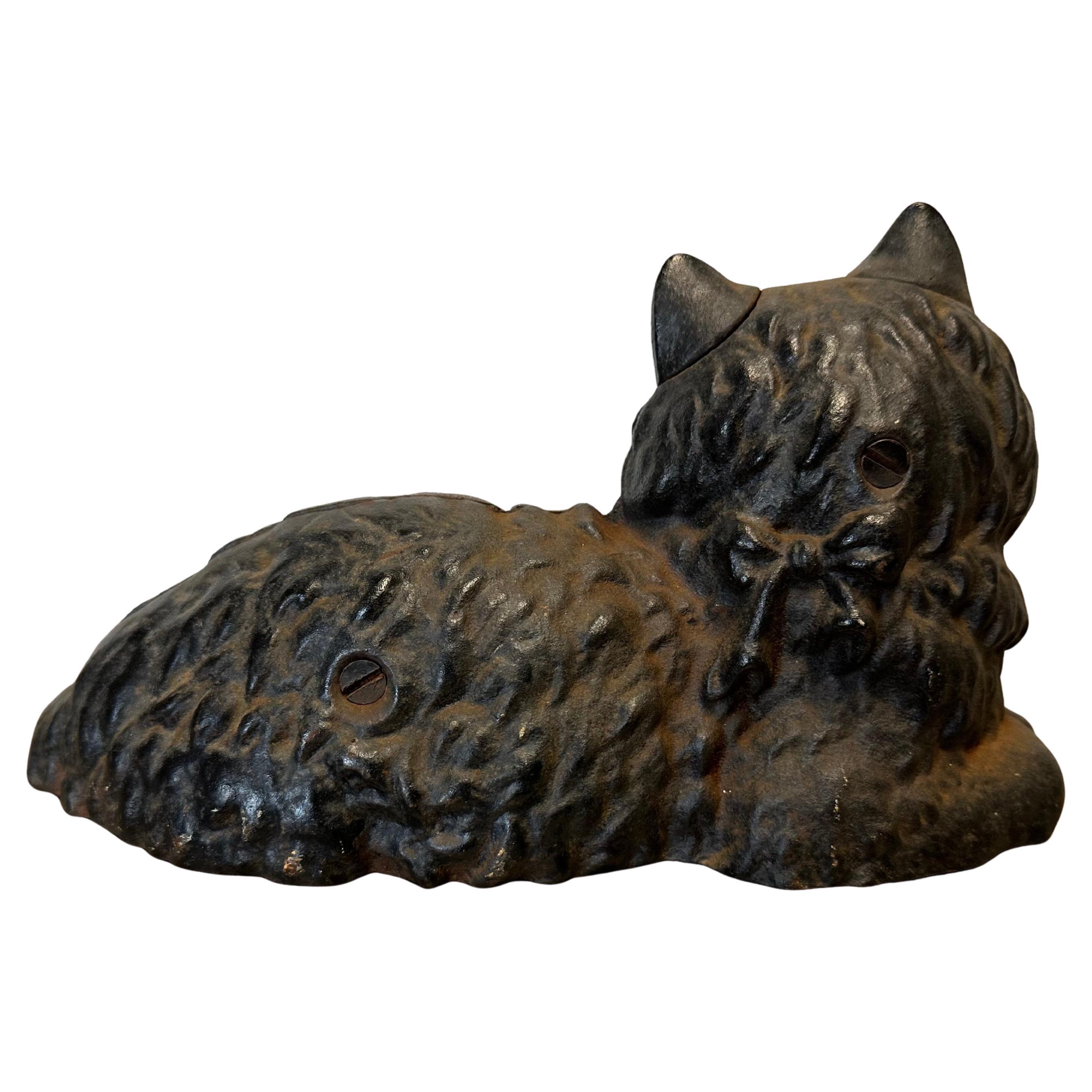 Calco Fermaporta / Scultura d'epoca in ghisa patinata Greene & Greene, gatto nero, di Hubley in vendita