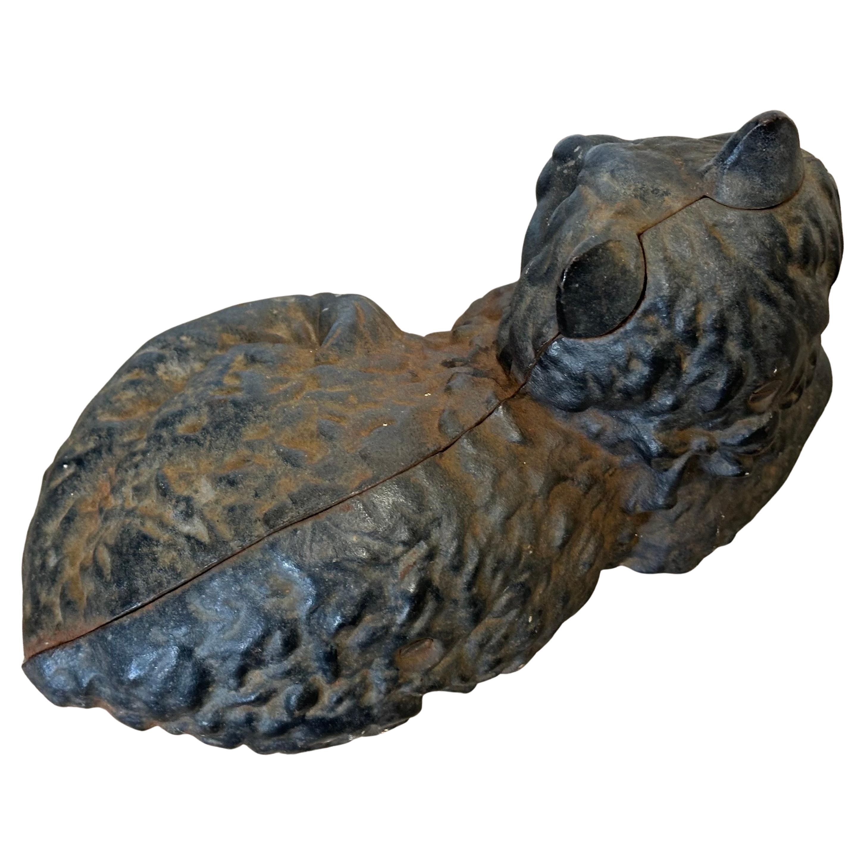 Ferro Fermaporta / Scultura d'epoca in ghisa patinata Greene & Greene, gatto nero, di Hubley in vendita