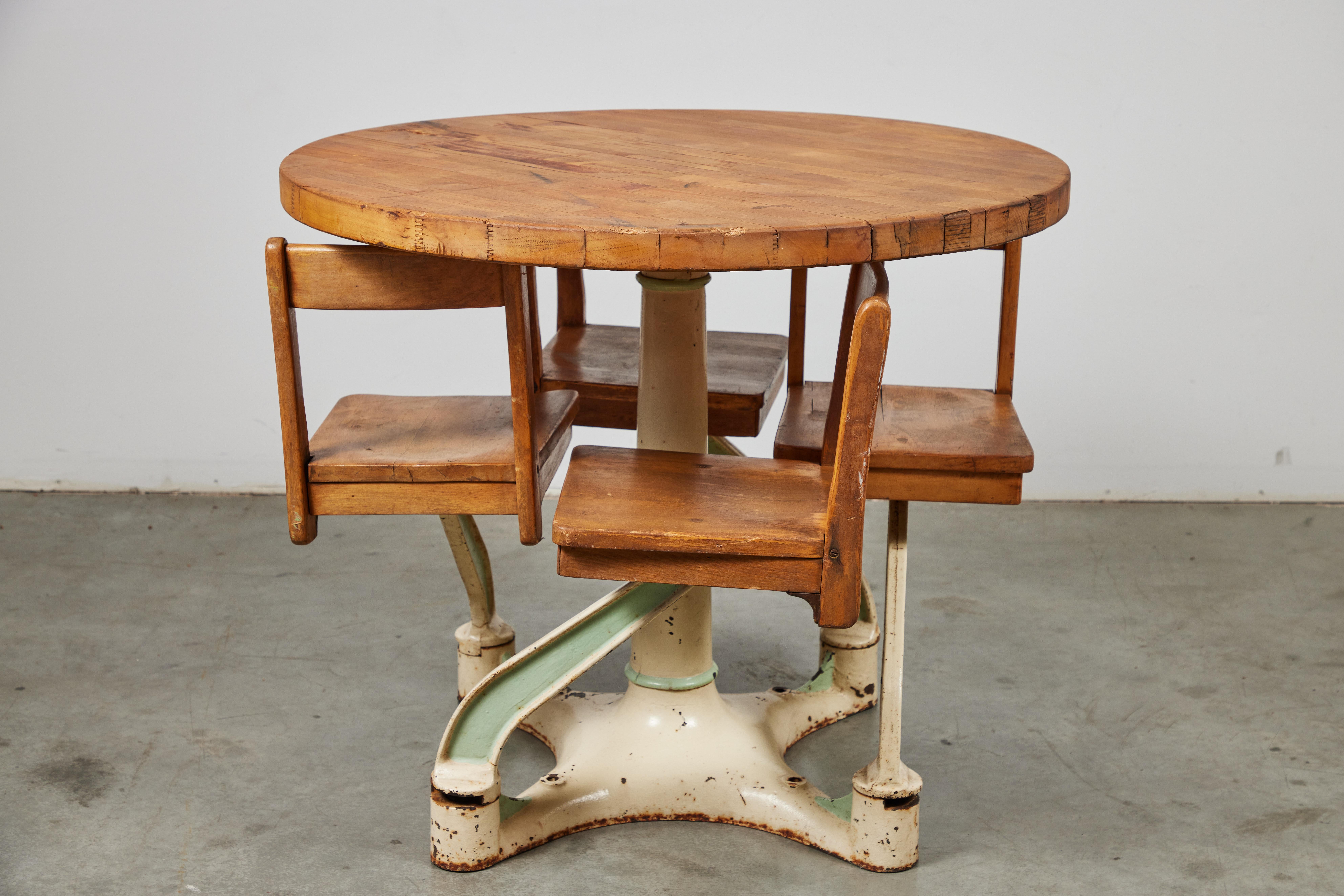 round cafeteria tables