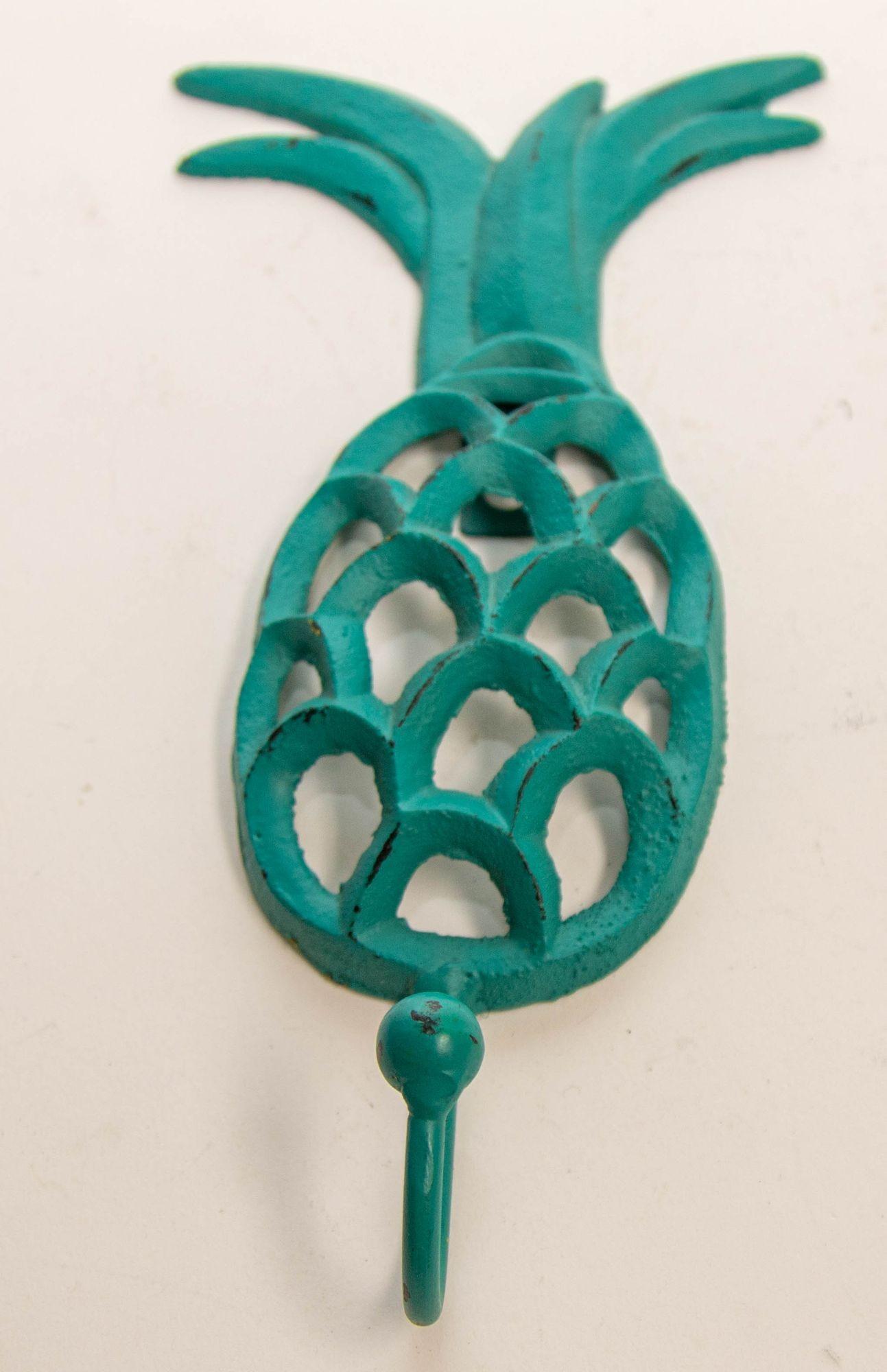 Vintage Cast Iron Tropical Yellow and Green Pineapple Coat Hook In Good Condition For Sale In North Hollywood, CA