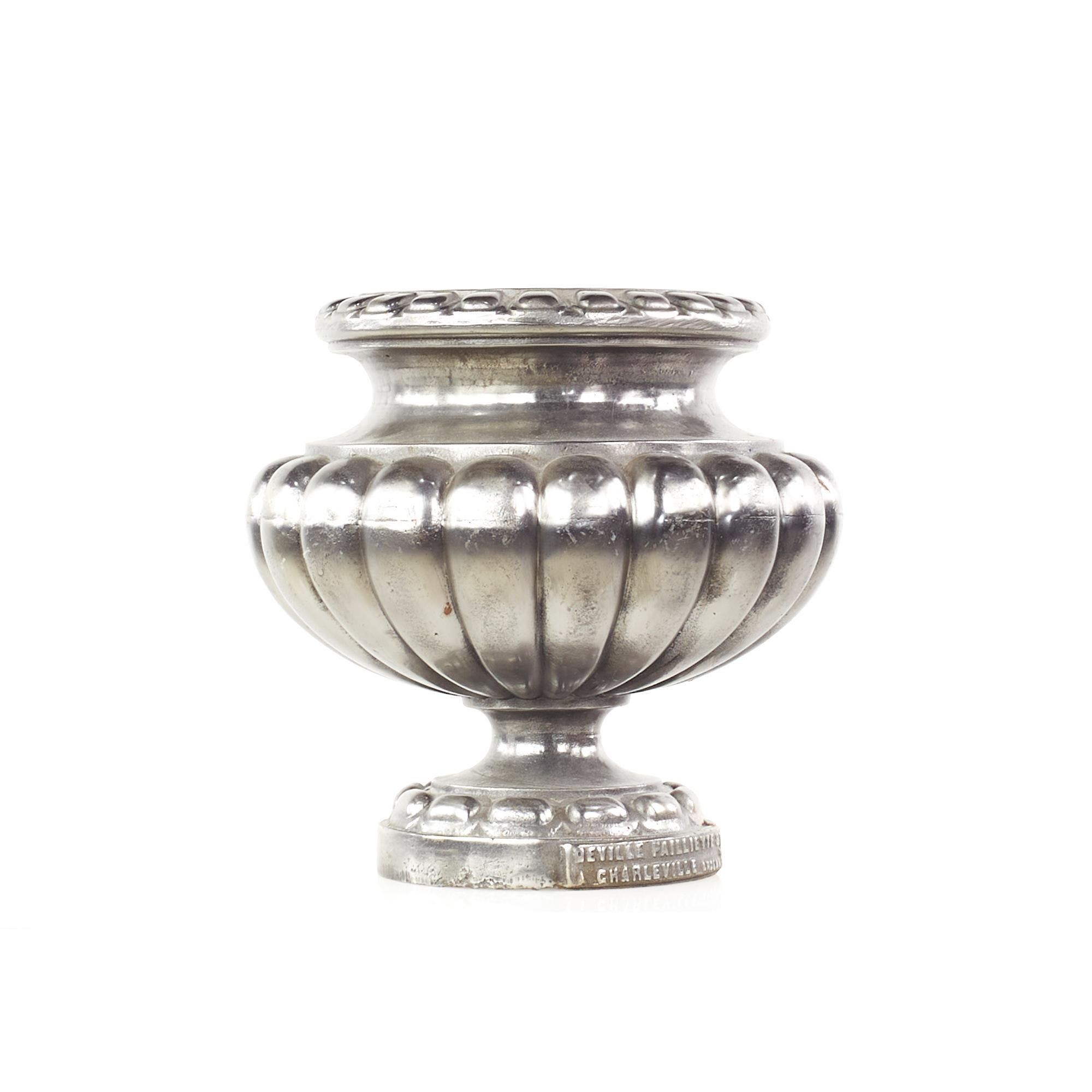 Vintage Cast Iron Urn Pots, Pair For Sale 3