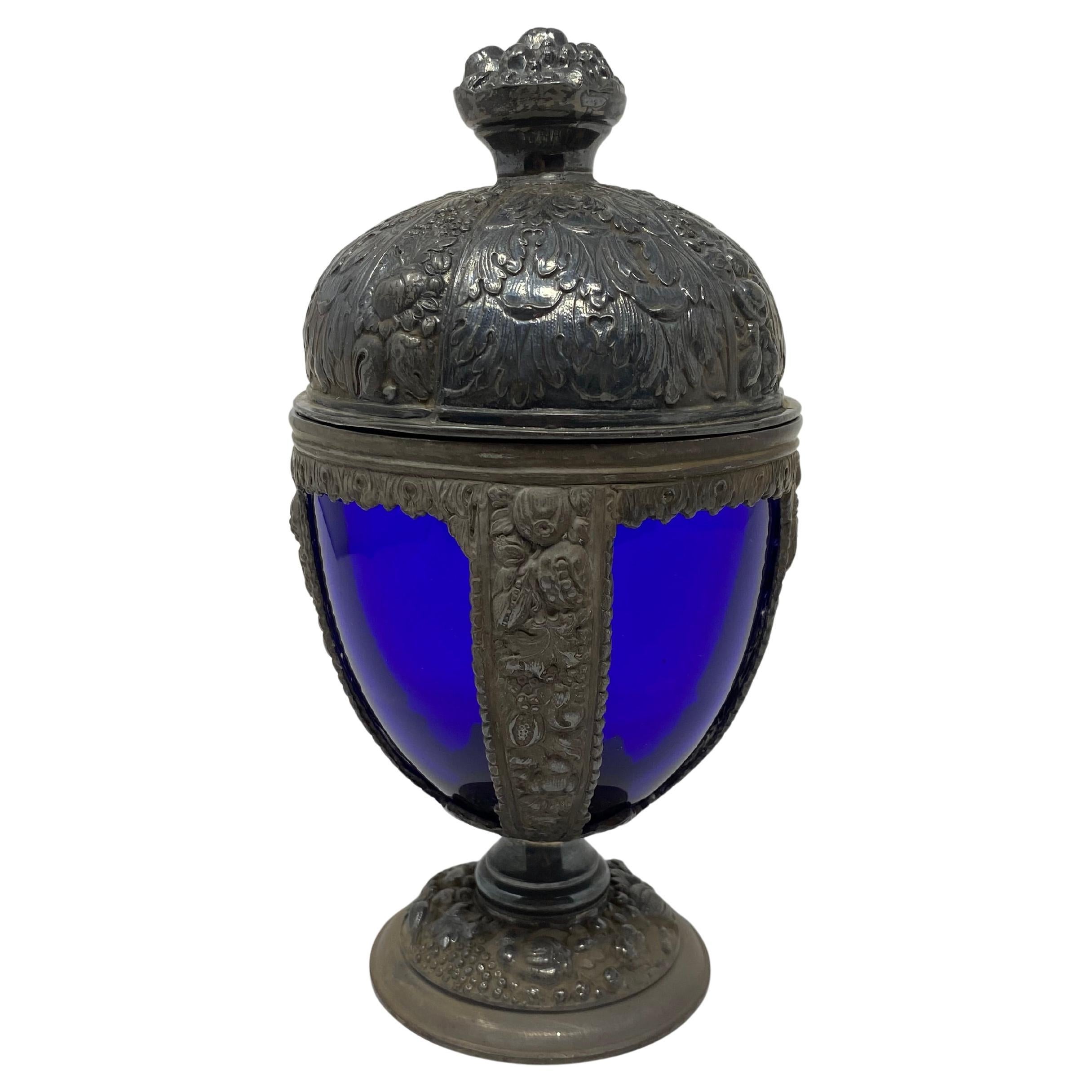 Vintage-Skulptur aus gegossenem Metallguss mit kobaltfarbenem Glas im Jugendstil