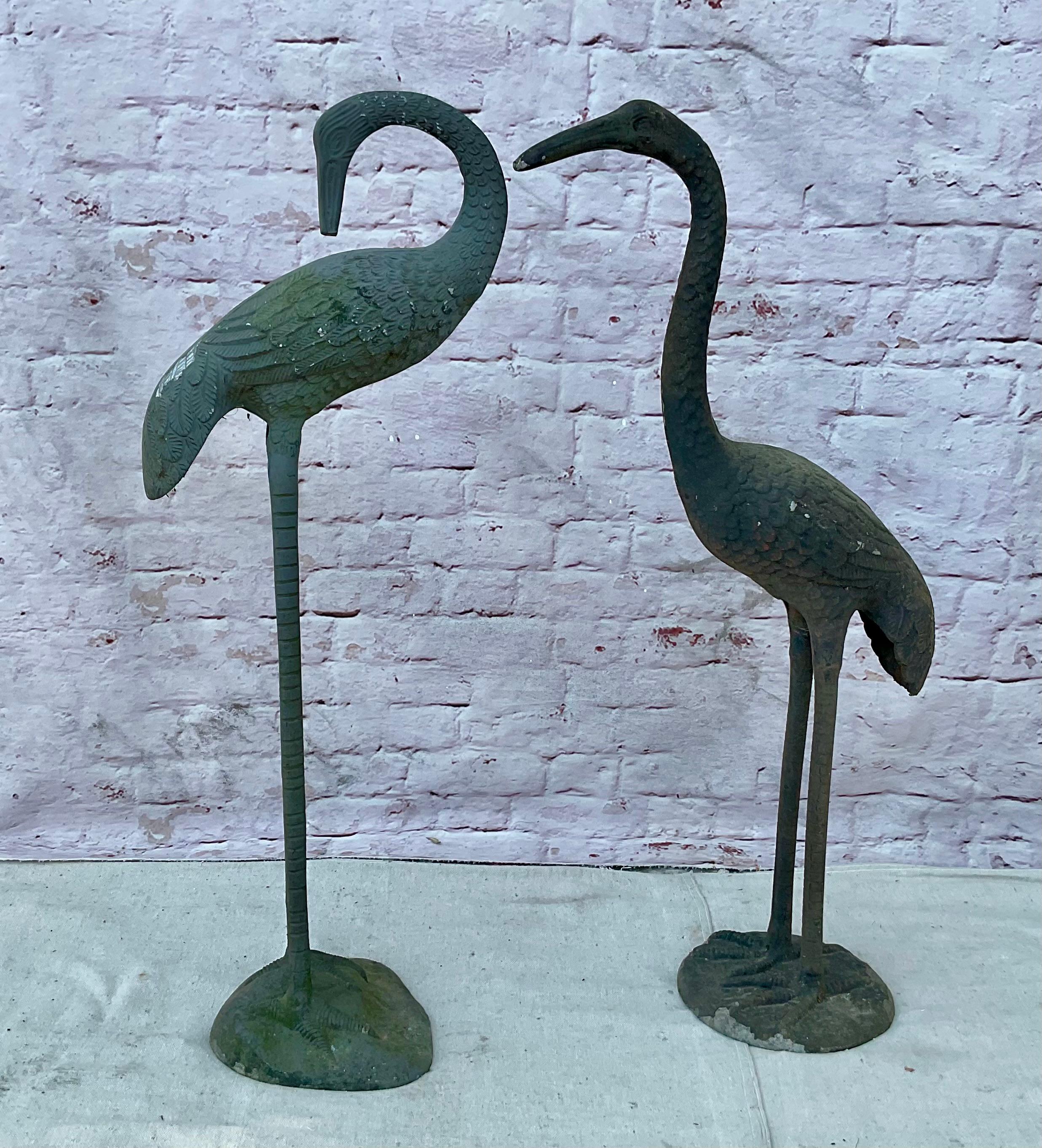 20ième siècle Paire de grues en métal moulé d'époque en vente