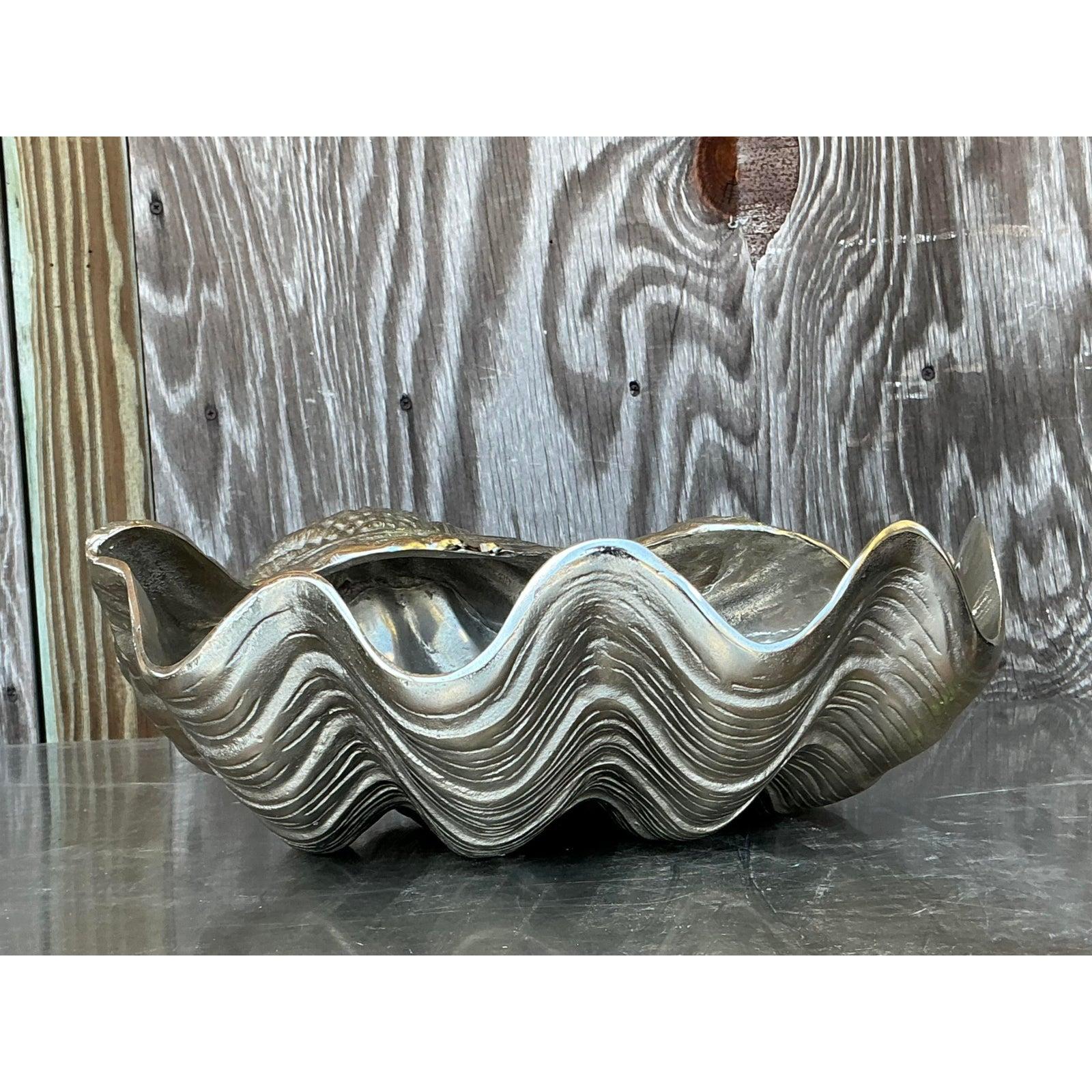 XX secolo Conchiglia gigante in metallo fuso vintage in vendita