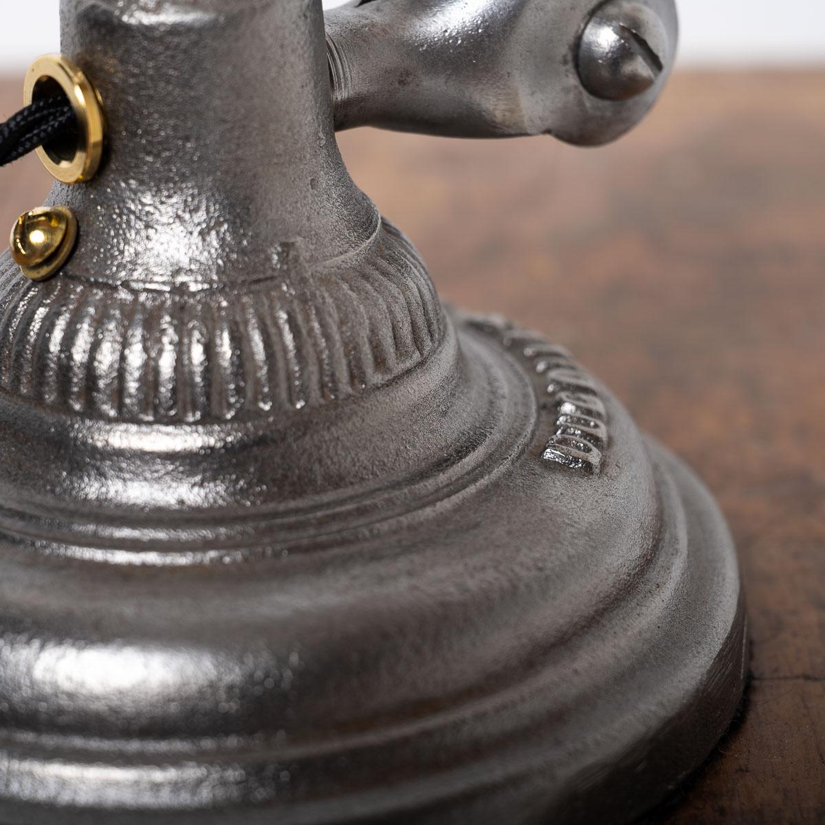 Milieu du XXe siècle Lampe de piano Dugdills vintage en acier moulé avec abat-jour en laiton