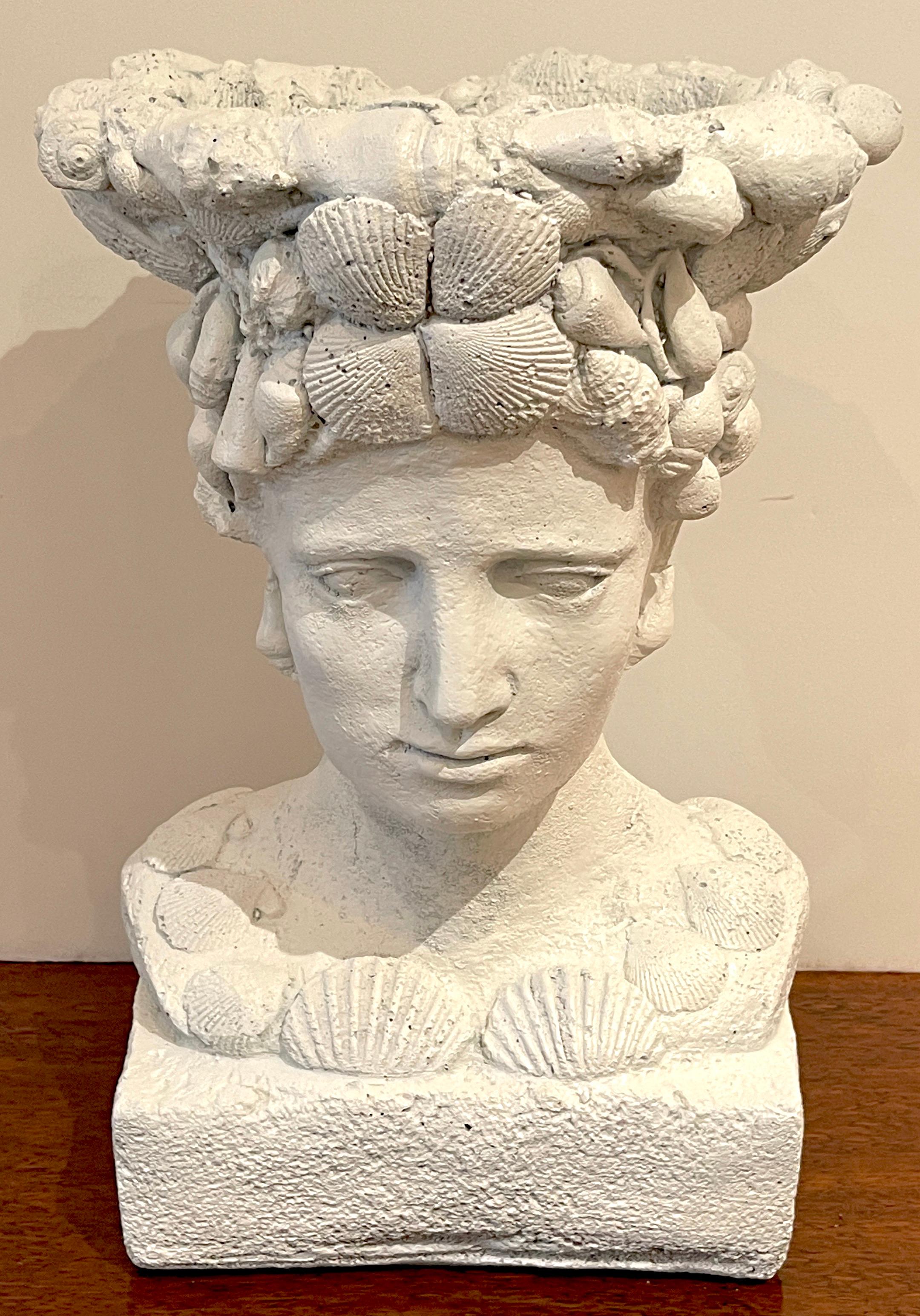 Américain Cache-pot / Jardinière vintage avec buste de Vénus en pierre moulée avec coquillages