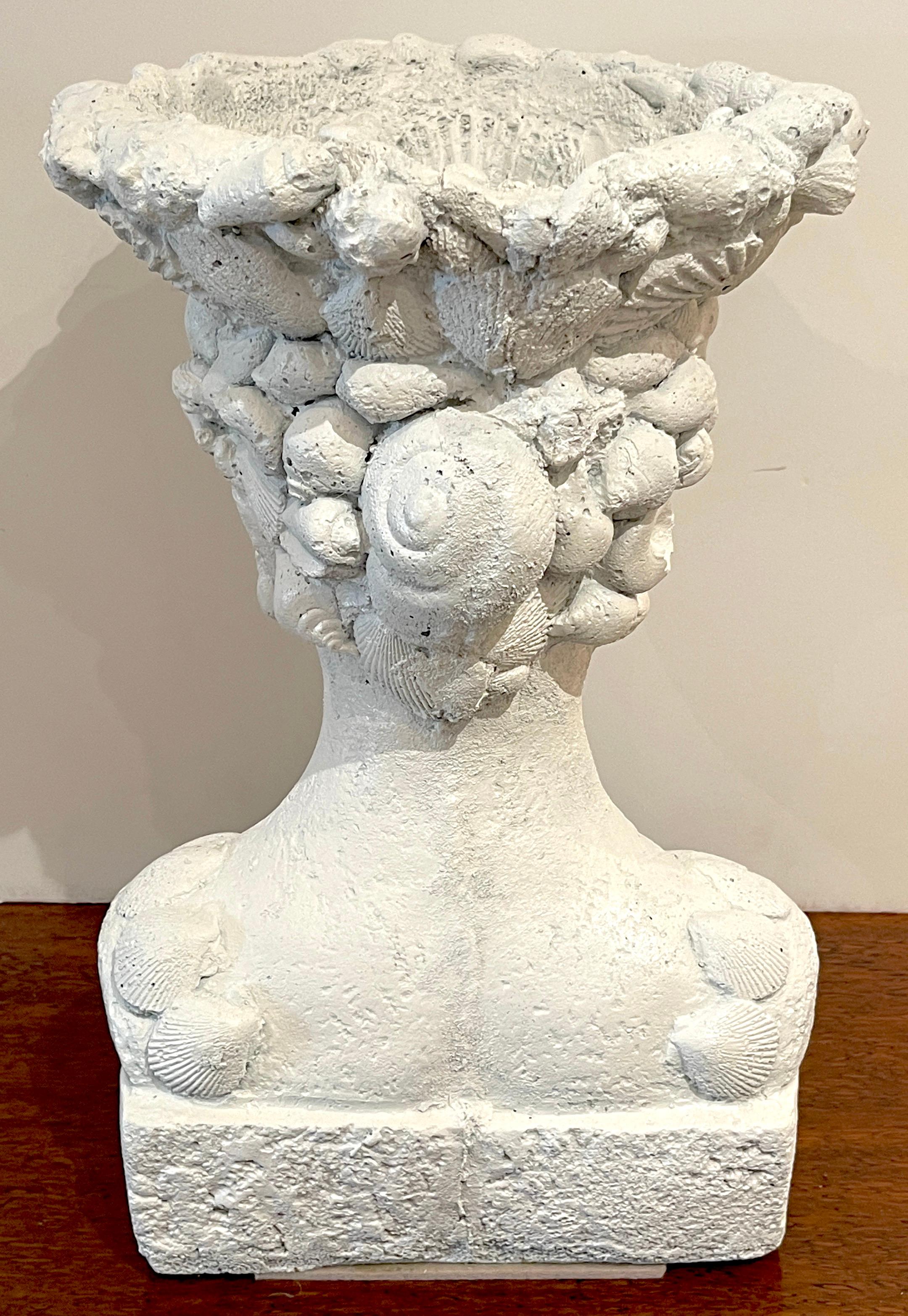 Cache-pot / Jardinière vintage avec buste de Vénus en pierre moulée avec coquillages 1